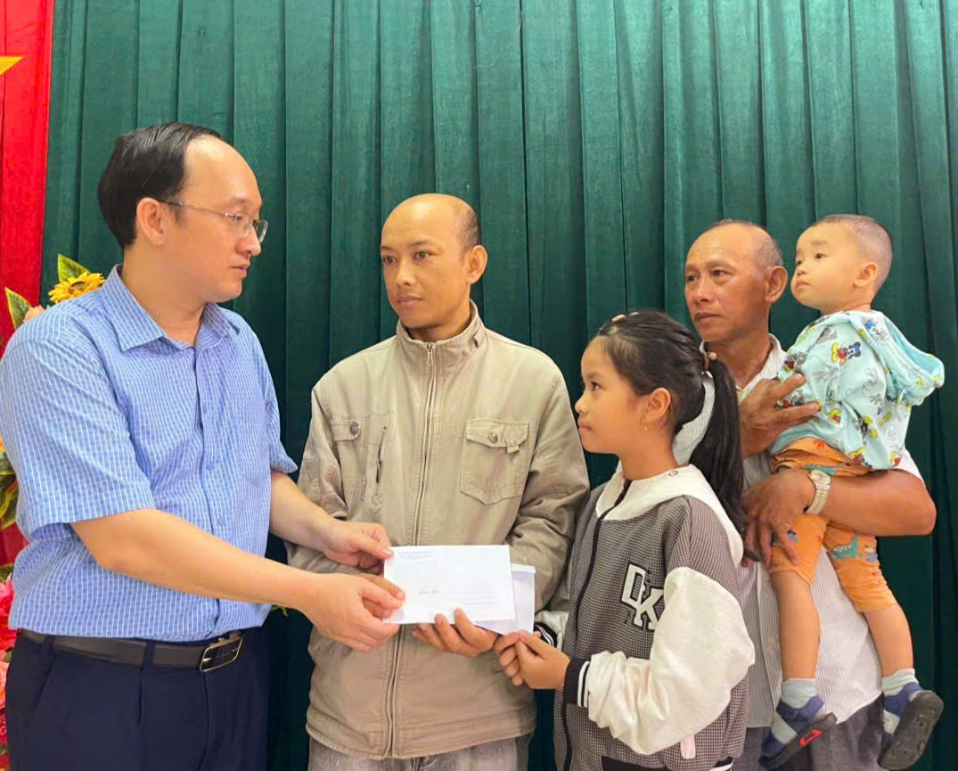 Sẻ chia, đồng hành với những 