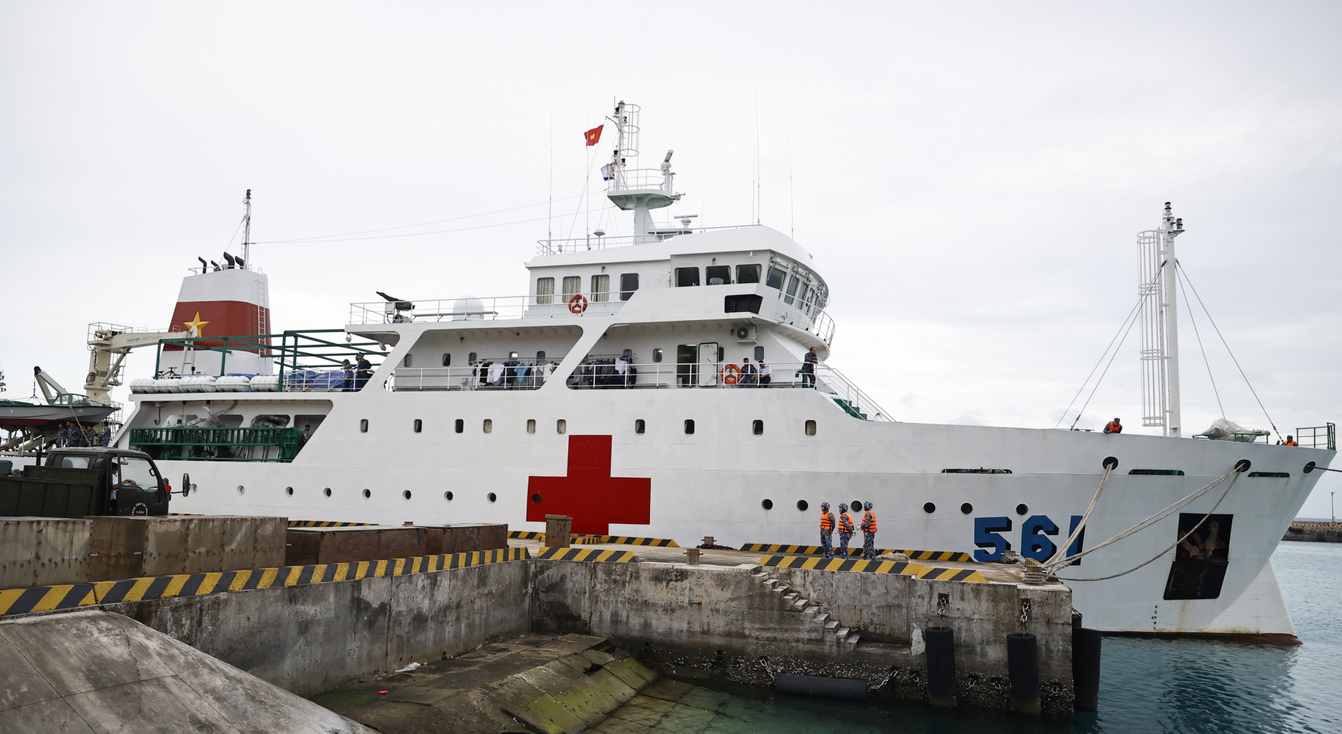 Trên tàu 561 ra Trường Sa