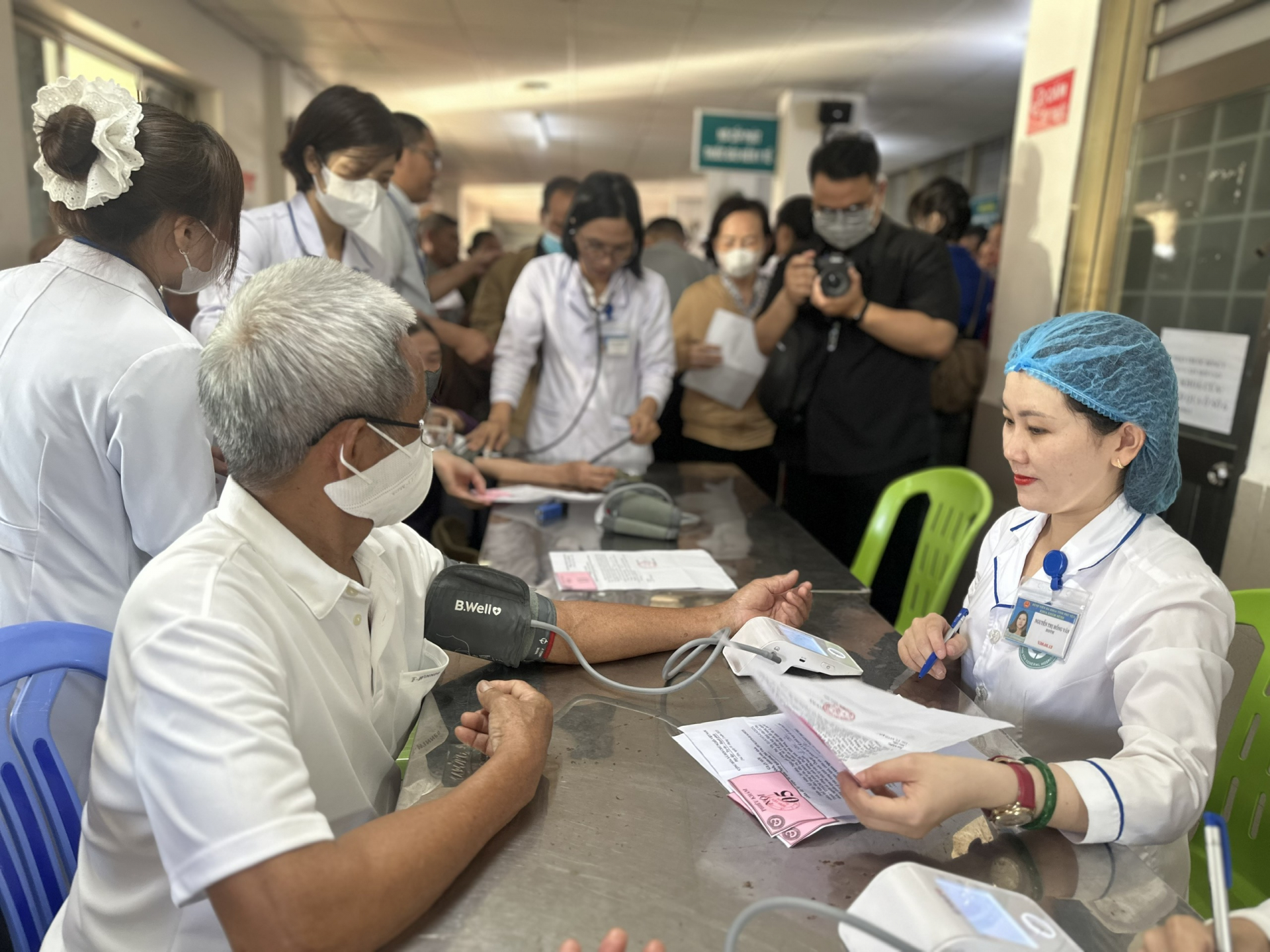 Đoàn bác sĩ TP Hồ Chí Minh chăm sóc sức khỏe người dân