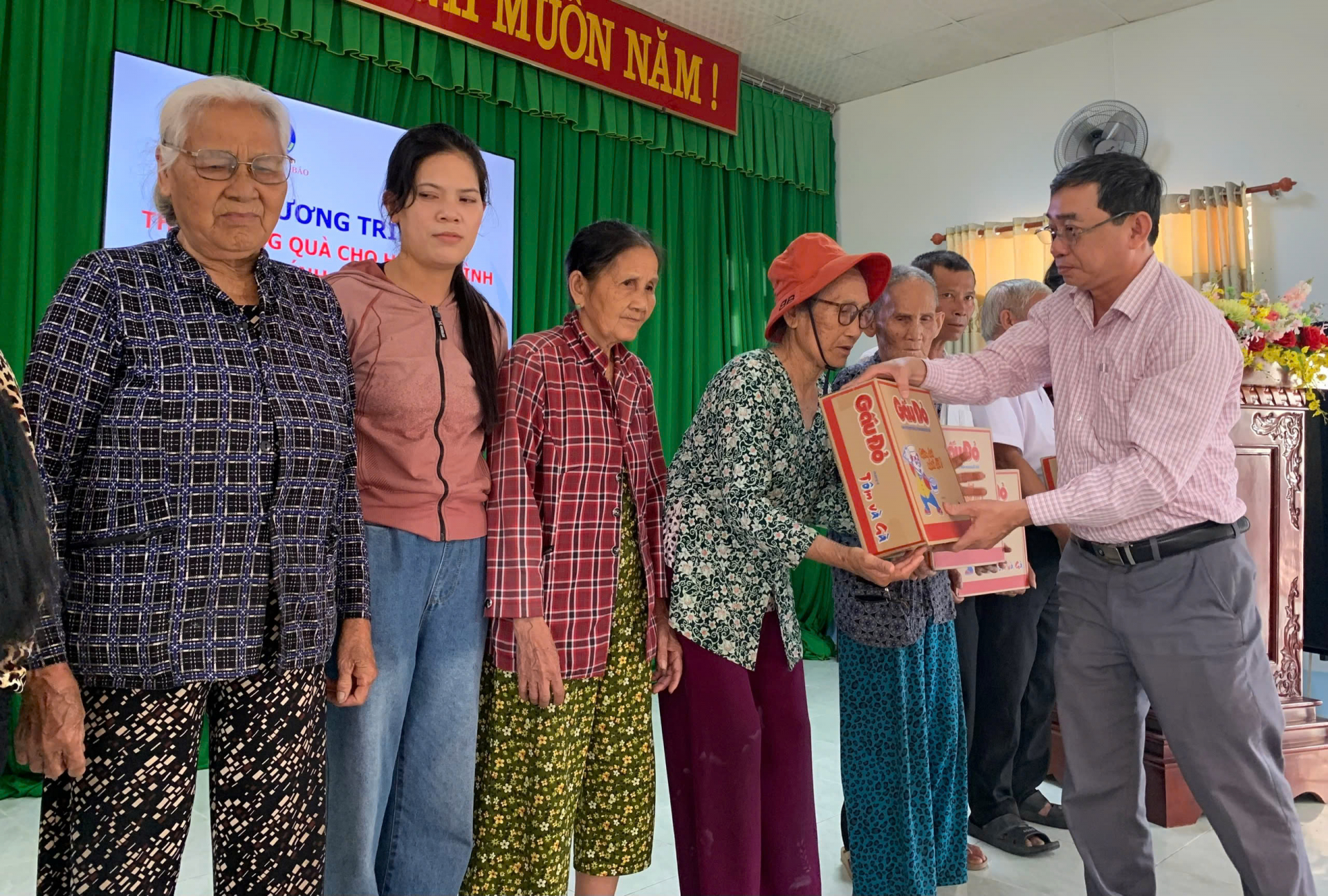 Chung tay hỗ trợ người nghèo