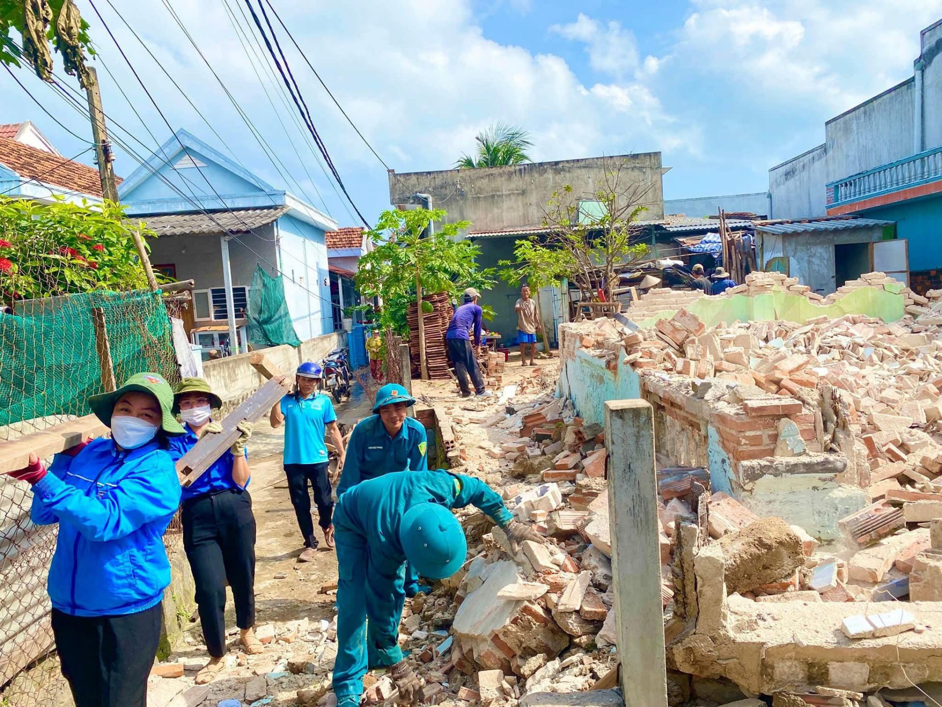 Tuổi trẻ chung tay xóa nhà tạm, dột nát