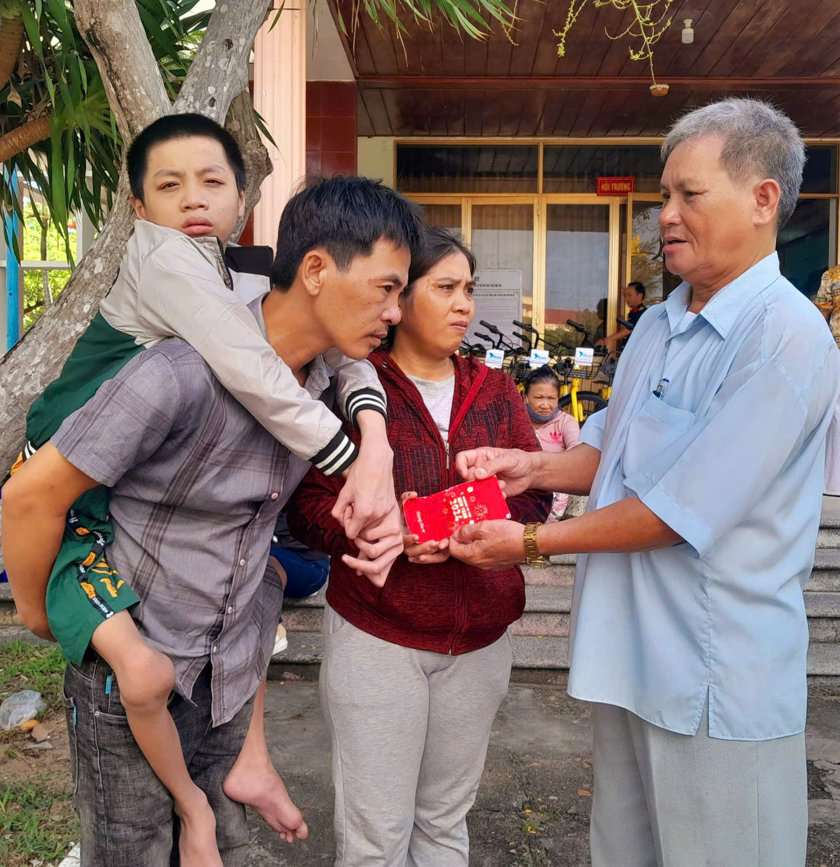 Sẻ chia với nạn nhân chất độc da cam