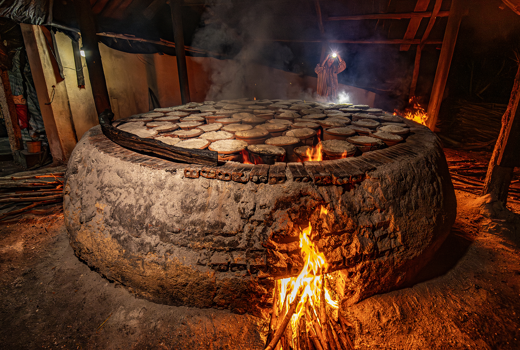 Trắng đêm hầm muối