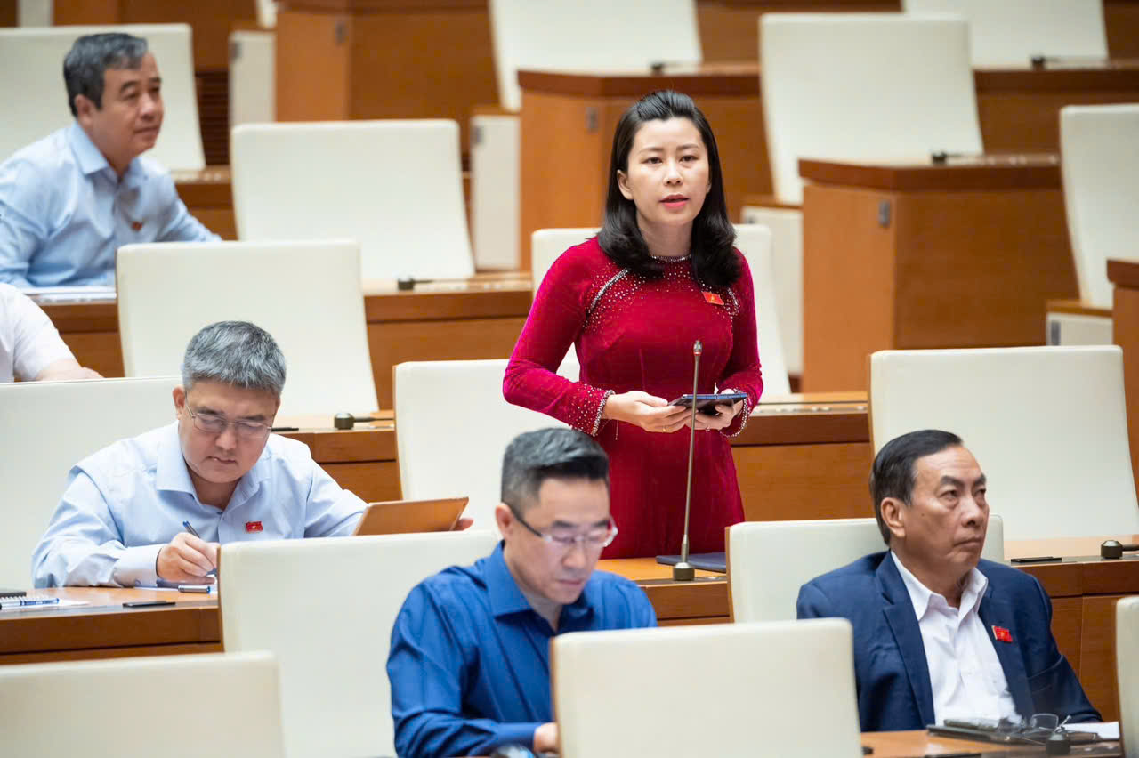 LUẬT NHÀ GIÁO: Tôn vinh, tạo điều kiện nhà giáo yên tâm công tác