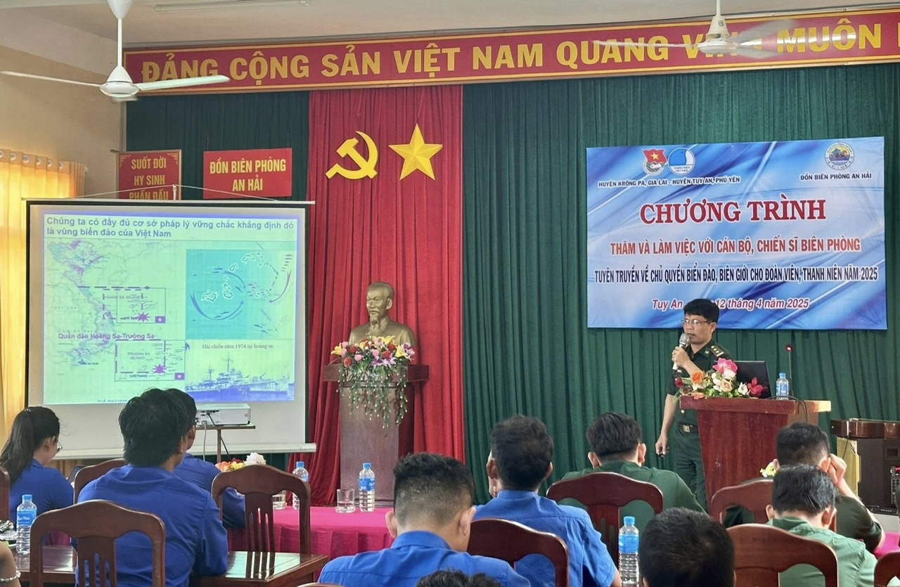 Thắm thiết nghĩa tình biên giới, hải đảo