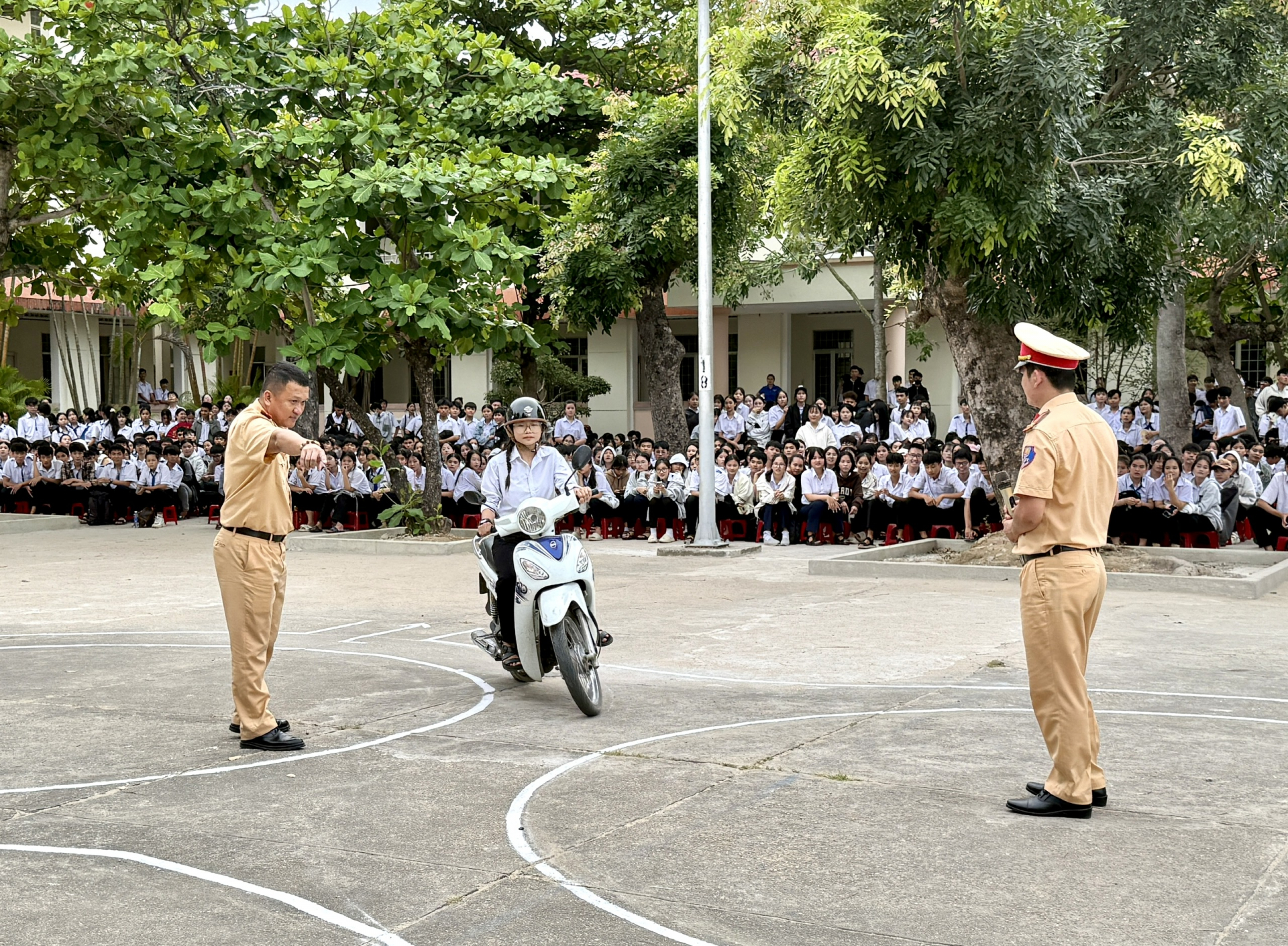 Thực hành lái xe an toàn - kỹ năng cần thiết cho học sinh