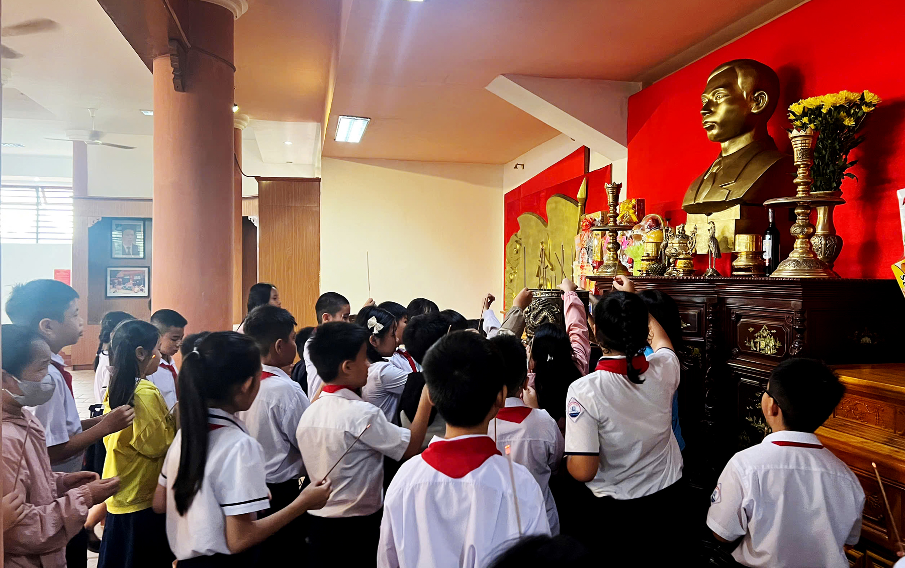 Về nguồn giáo dục lòng yêu nước cho thế hệ trẻ