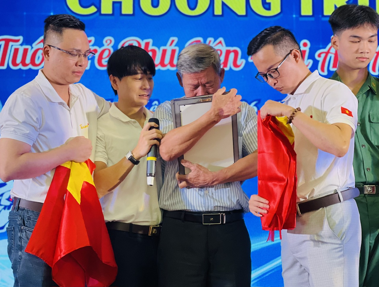 Tuổi trẻ Phú Yên tri ân anh hùng liệt sĩ