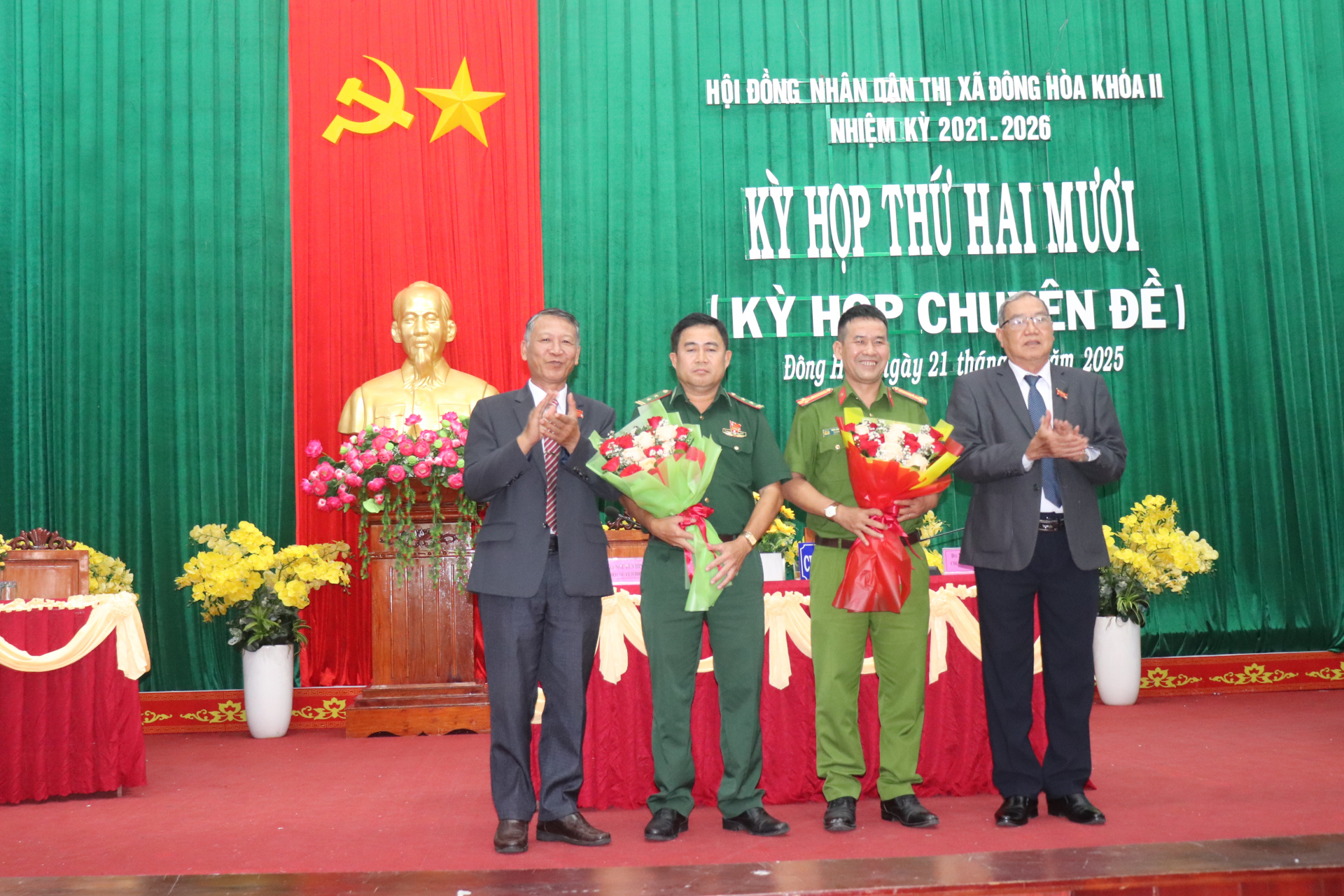 ĐÔNG HÒA: HĐND thị xã tổ chức kỳ họp thứ 20, thông qua hai tờ trình