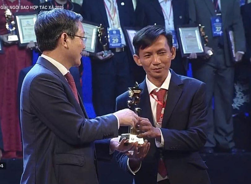 Ngôi sao hợp tác xã hai lần tỏa sáng