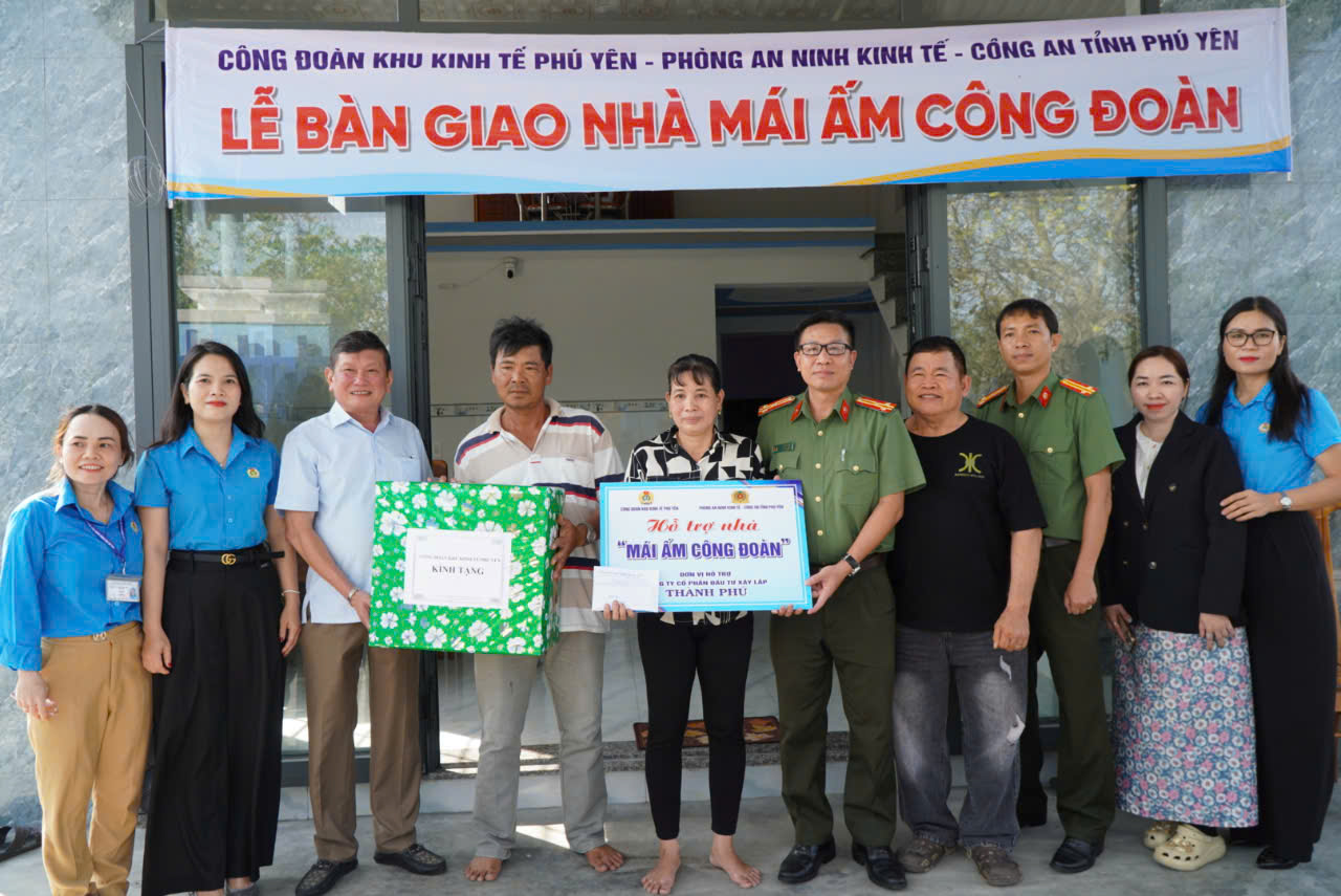 Bàn giao nhà Mái ấm công đoàn cho đoàn viên khó khăn