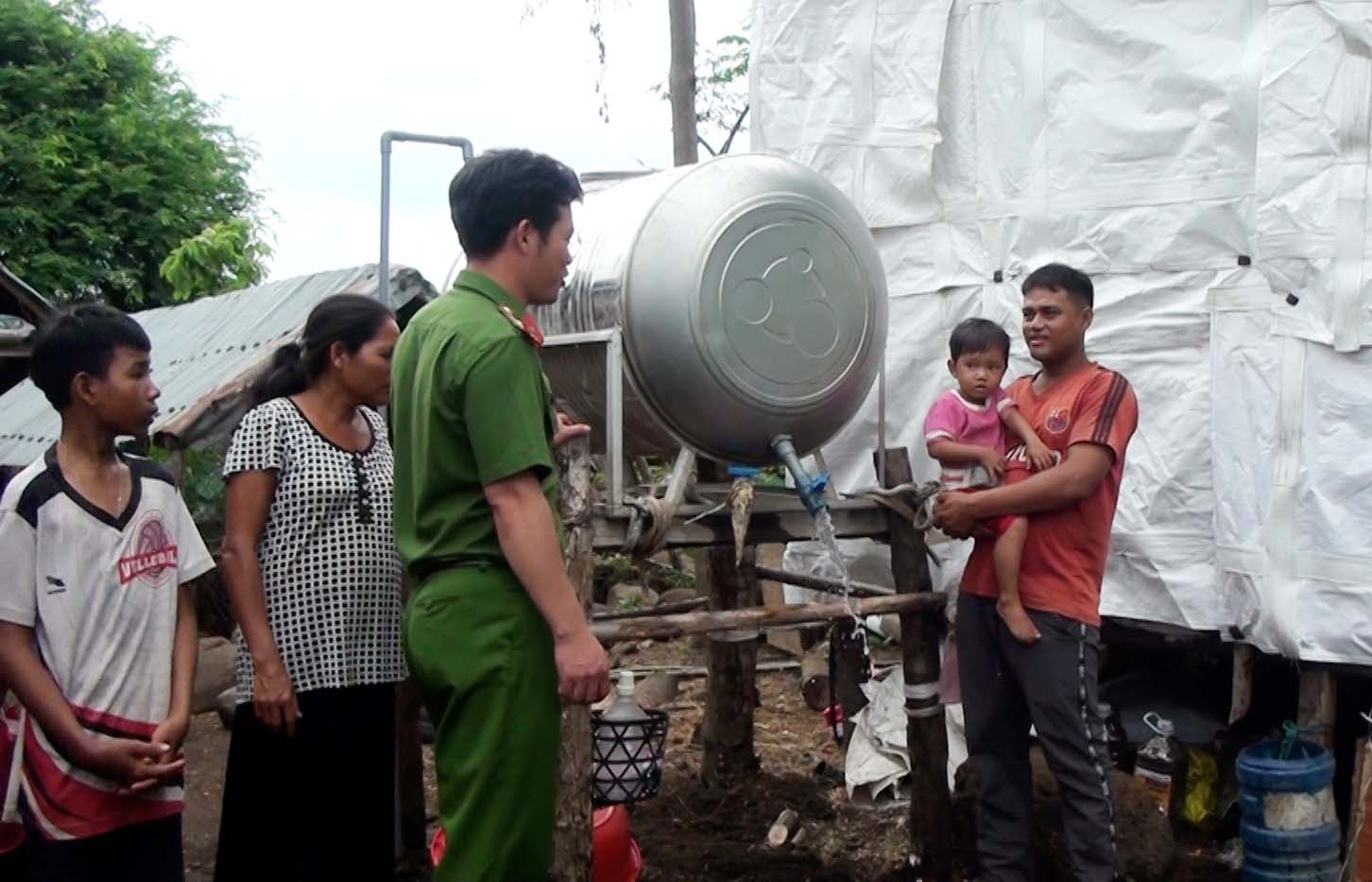 Niềm vui nước sạch ở xóm Buôn Ken Nhỏ