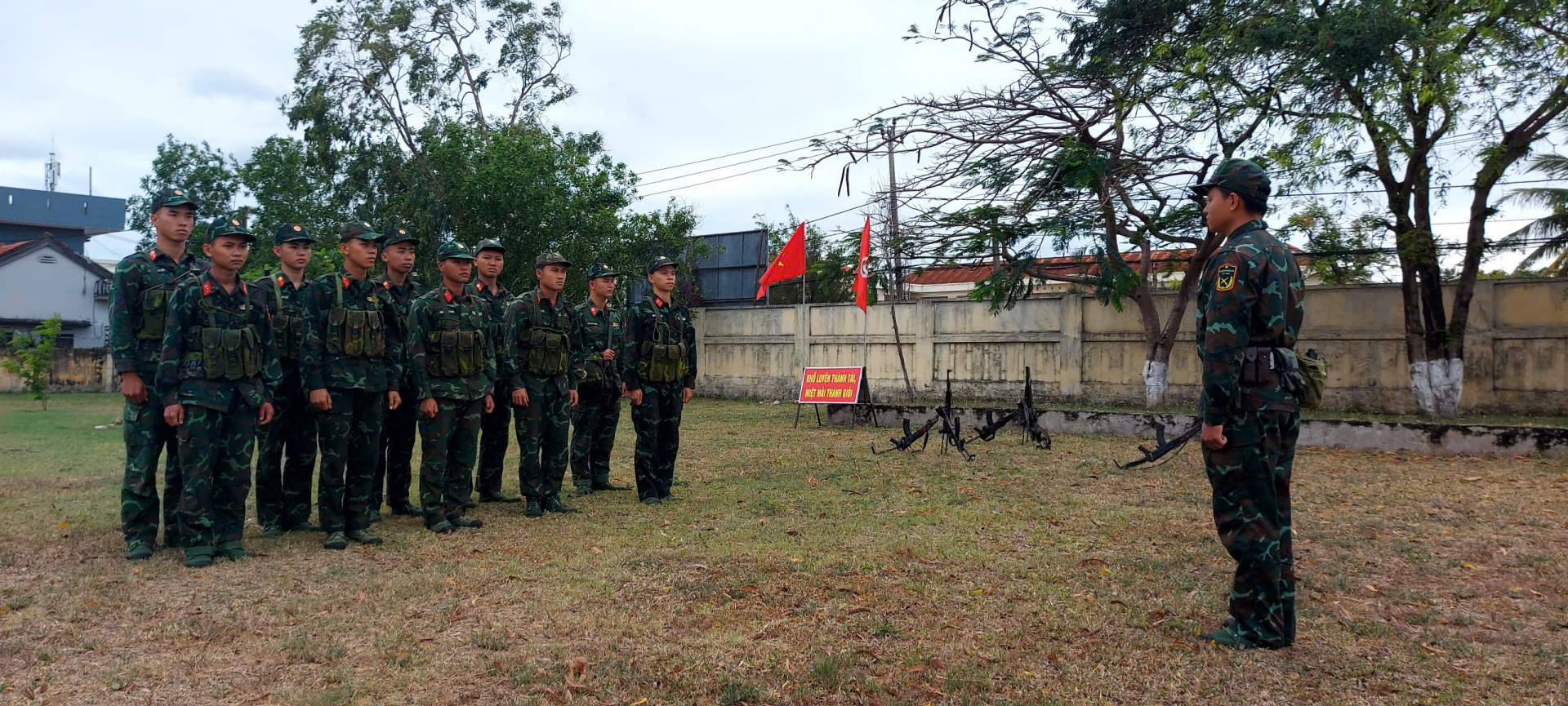 Thao trường đổ mồ hôi...