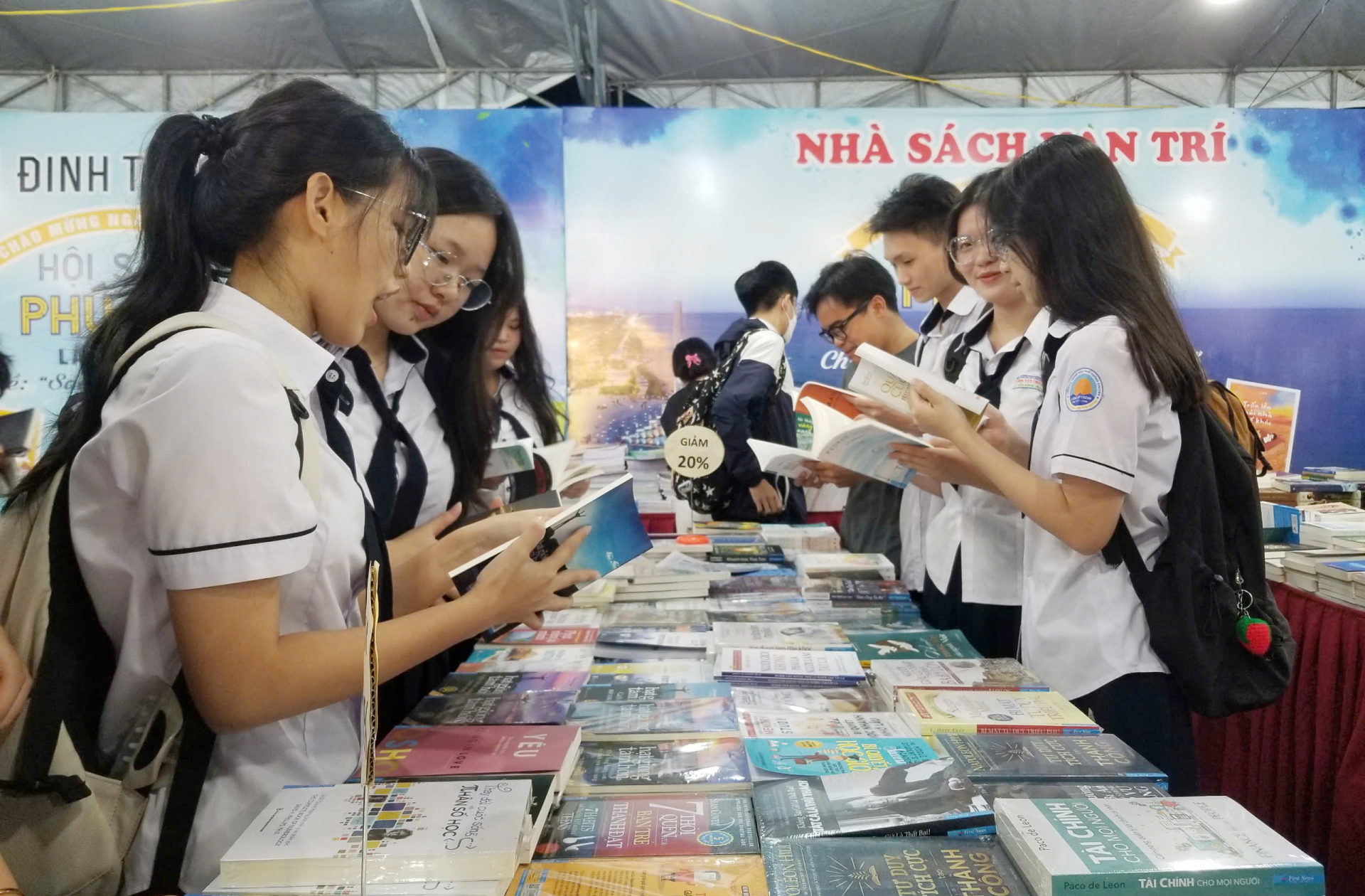 Suy ngẫm về văn hóa đọc hiện nay