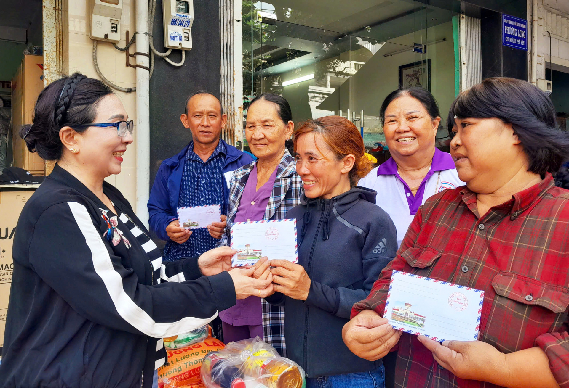 Trao yêu thương mùa Phật đản