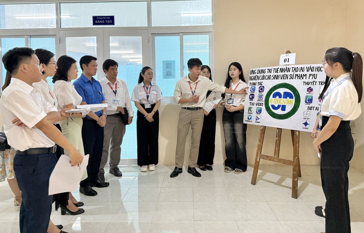 Hơn 200 sinh viên tham gia Diễn đàn sinh viên nghiên cứu khoa học