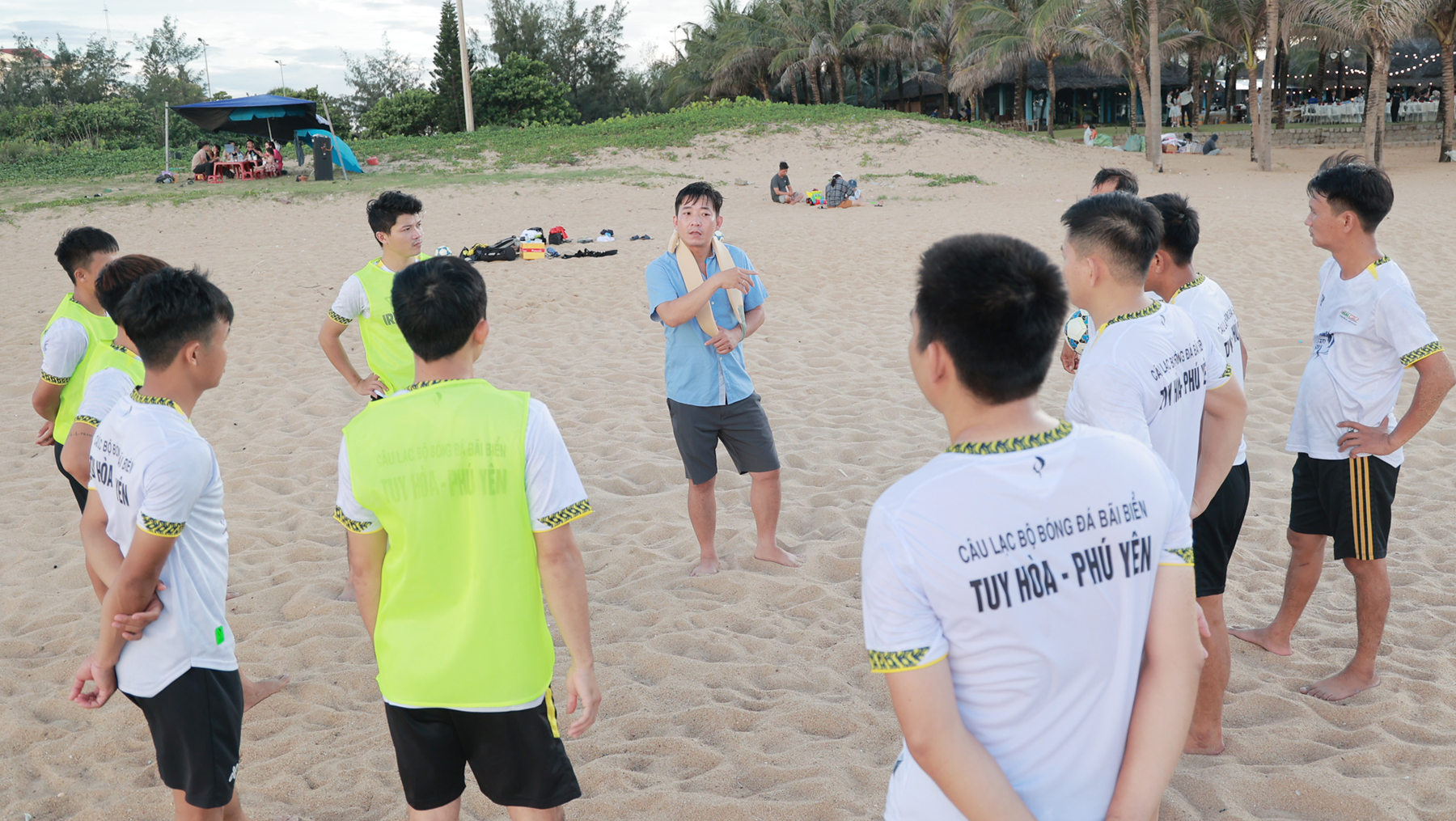 FC Tuy Hòa - Phú Yên khuấy động bãi biển Tuy Hòa