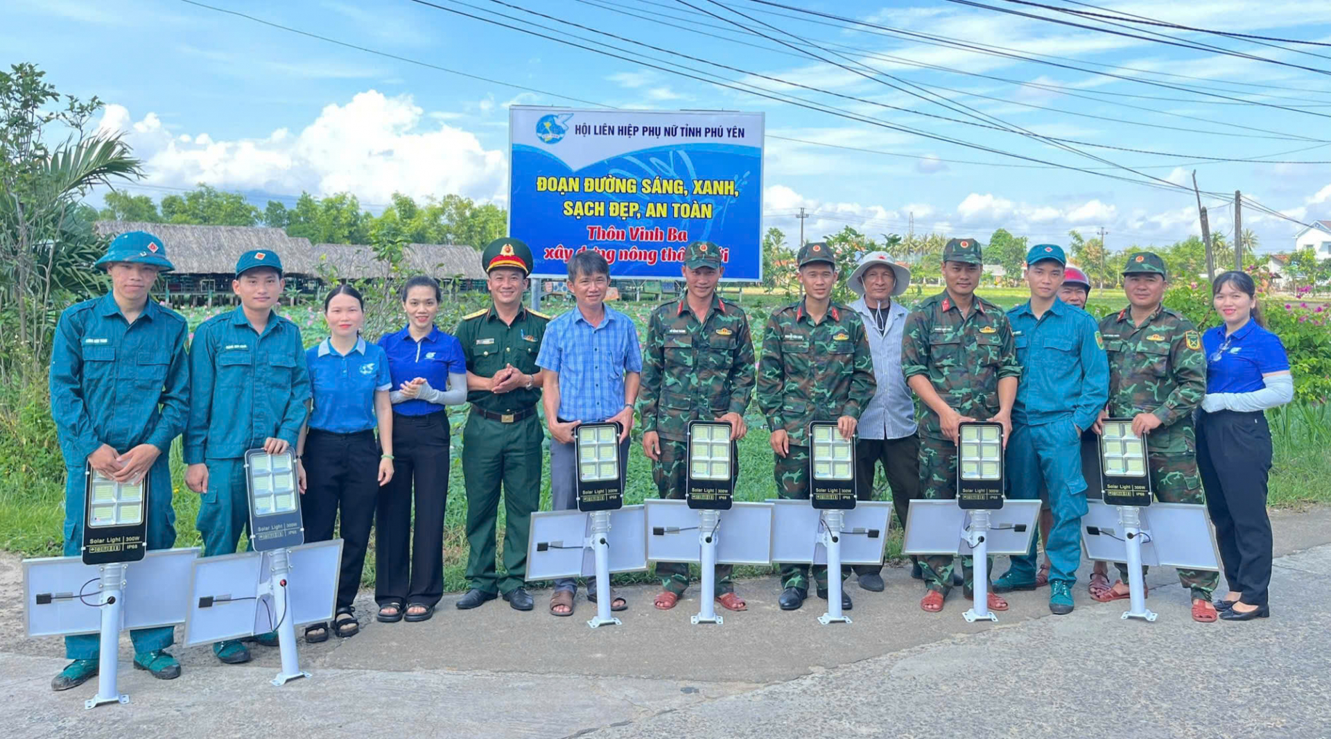 Ra quân thực hiện đoạn đường sáng, xanh, sạch, đẹp, an toàn