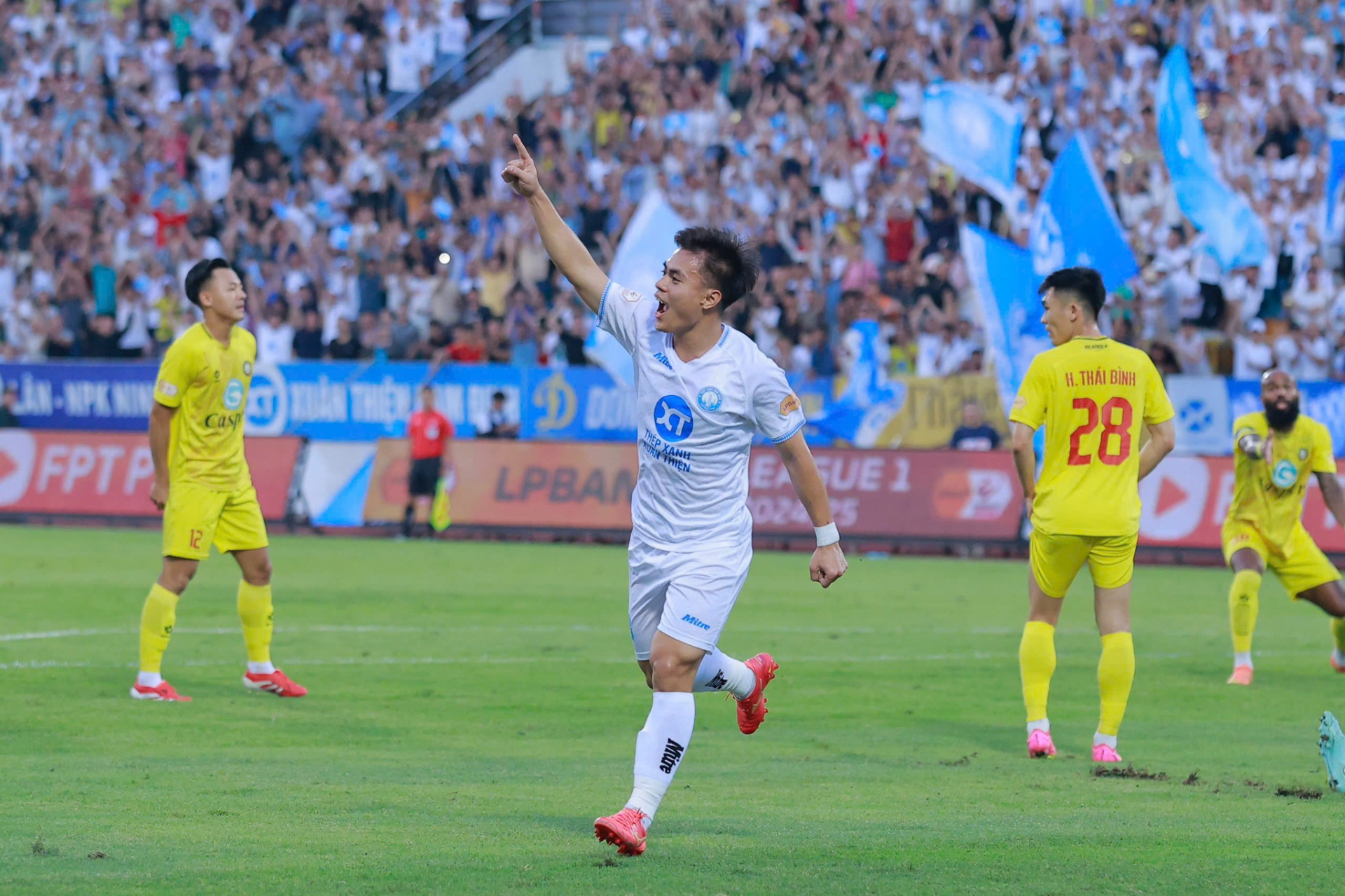 Nam Định tiến gần đến chức vô địch V-League 2025