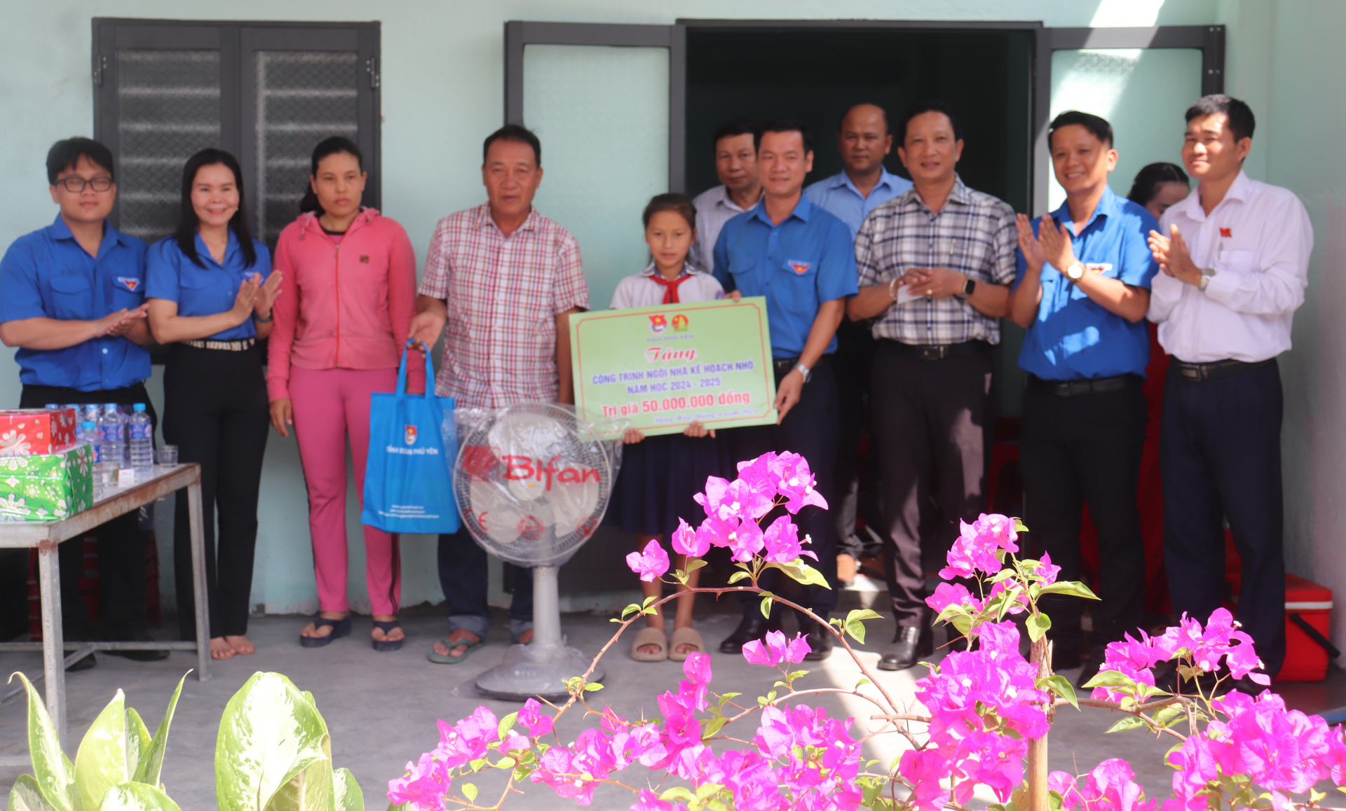 Bàn giao nhà Kế hoạch nhỏ cho em Nguyễn Thị Thúy Hà