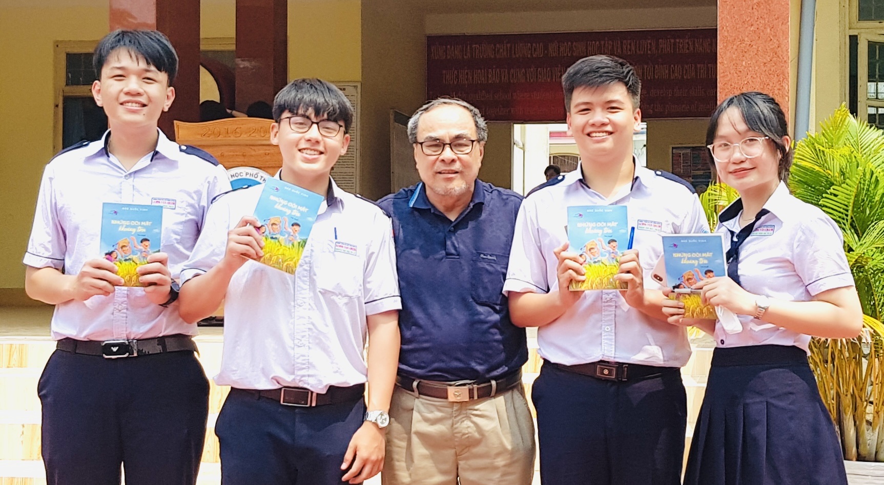 Mùi rơm rạ - dòng hồi tưởng về một thời đã qua                                               