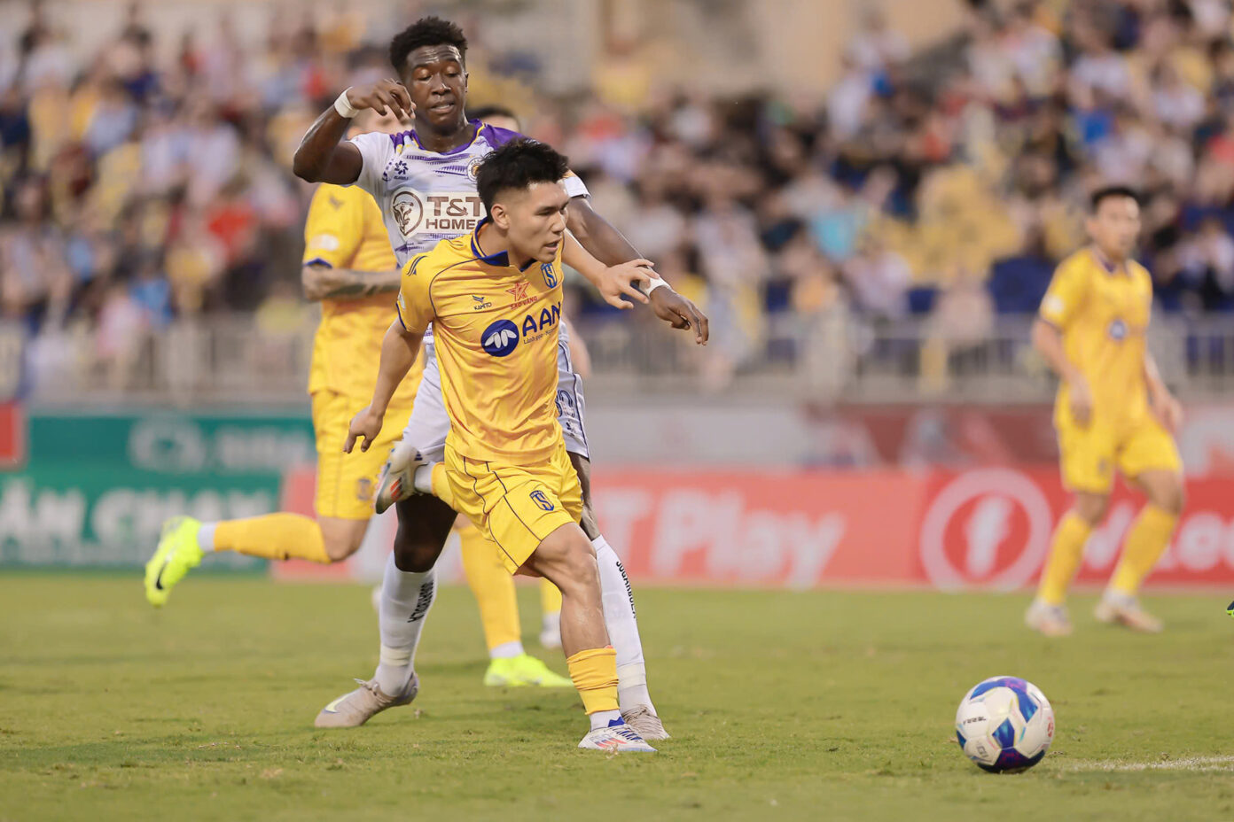 Hấp dẫn xem trụ hạng ở V-League