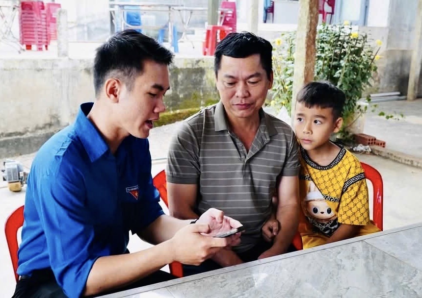 Phát huy sức trẻ trong Bình dân học vụ số