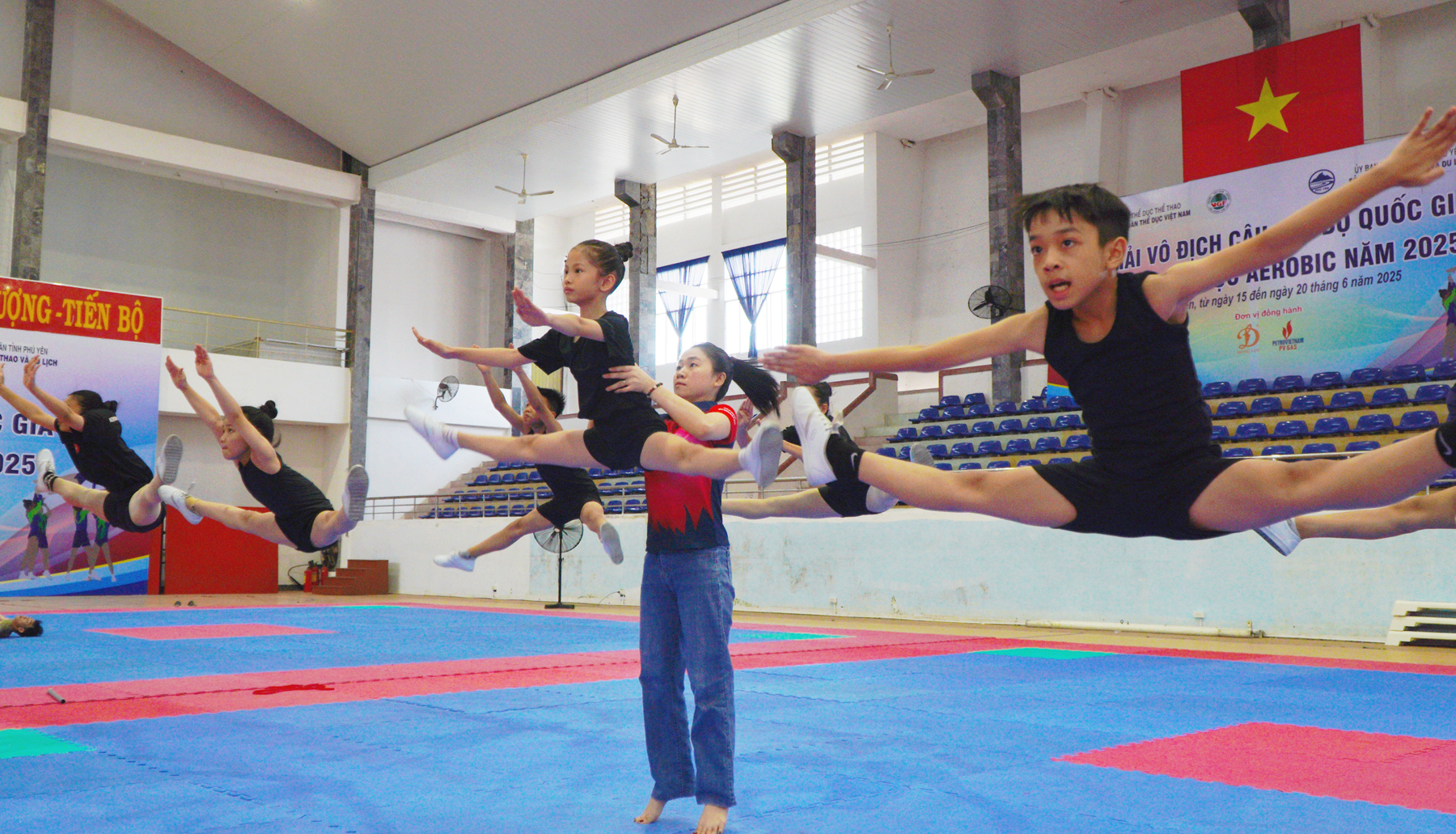 GIẢI VÔ ĐỊCH CLB QUỐC GIA MÔN THỂ DỤC AEROBIC NĂM 2025: Chủ nhà Phú Yên nỗ lực nằm trong tốp đầu