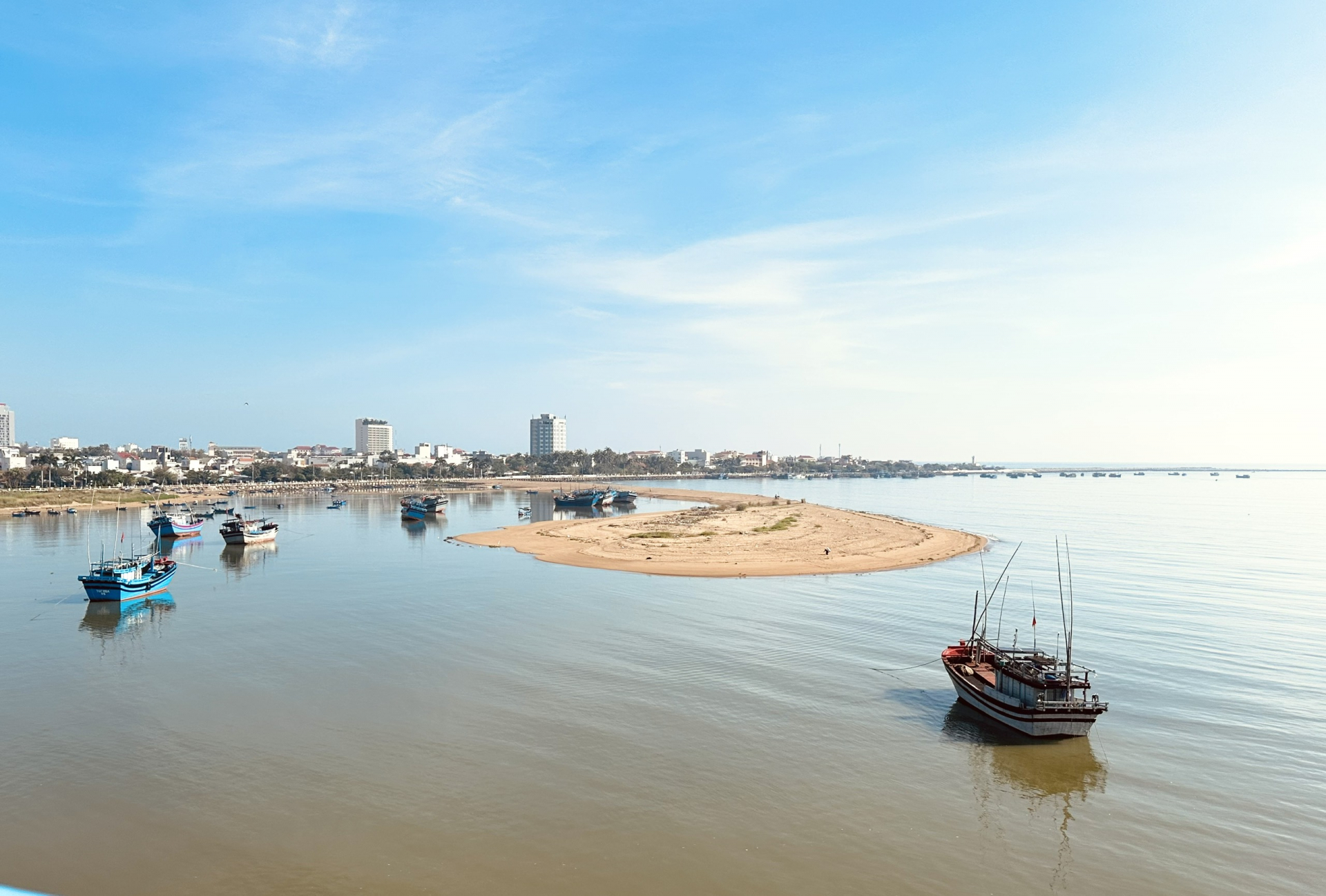 Đi qua tên đất tên làng, quê hương trăm mến ngàn thương