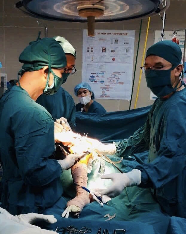 Để người bệnh không phải đi xa thay khớp