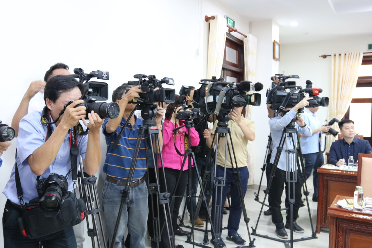 Nhà báo giữ trọn niềm tin nơi tuyến đầu