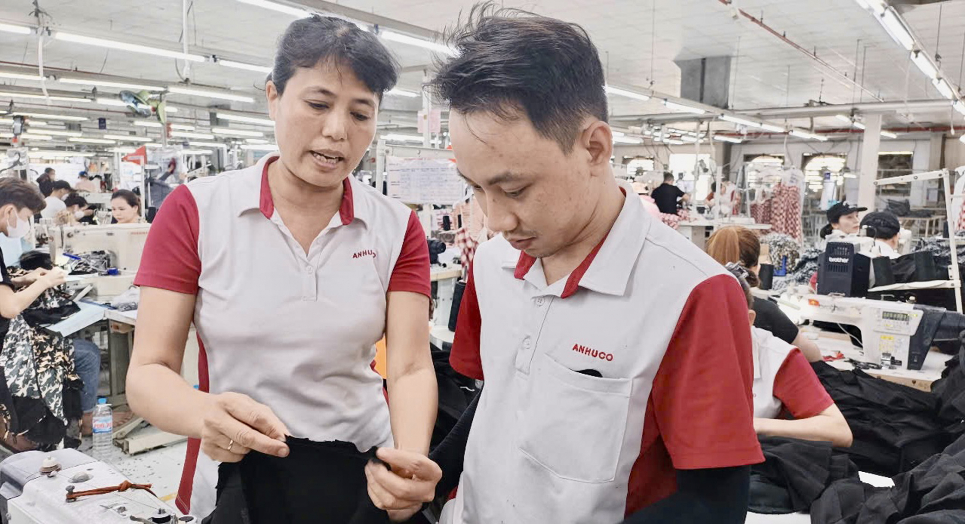 Đầu tàu chuyền may gương mẫu