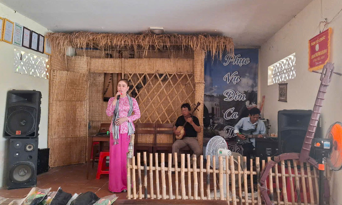 Thăm khu lưu niệm nhạc sĩ Cao Văn Lầu, nhớ thời cải lương đông khách