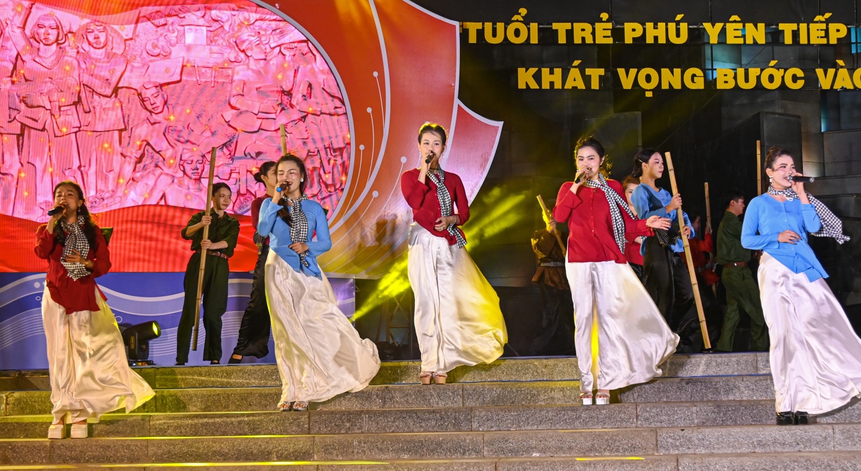 Sôi động chương trình nghệ thuật “Tuổi trẻ Phú Yên tiếp bước truyền thống - khát vọng bước vào kỷ nguyên mới”