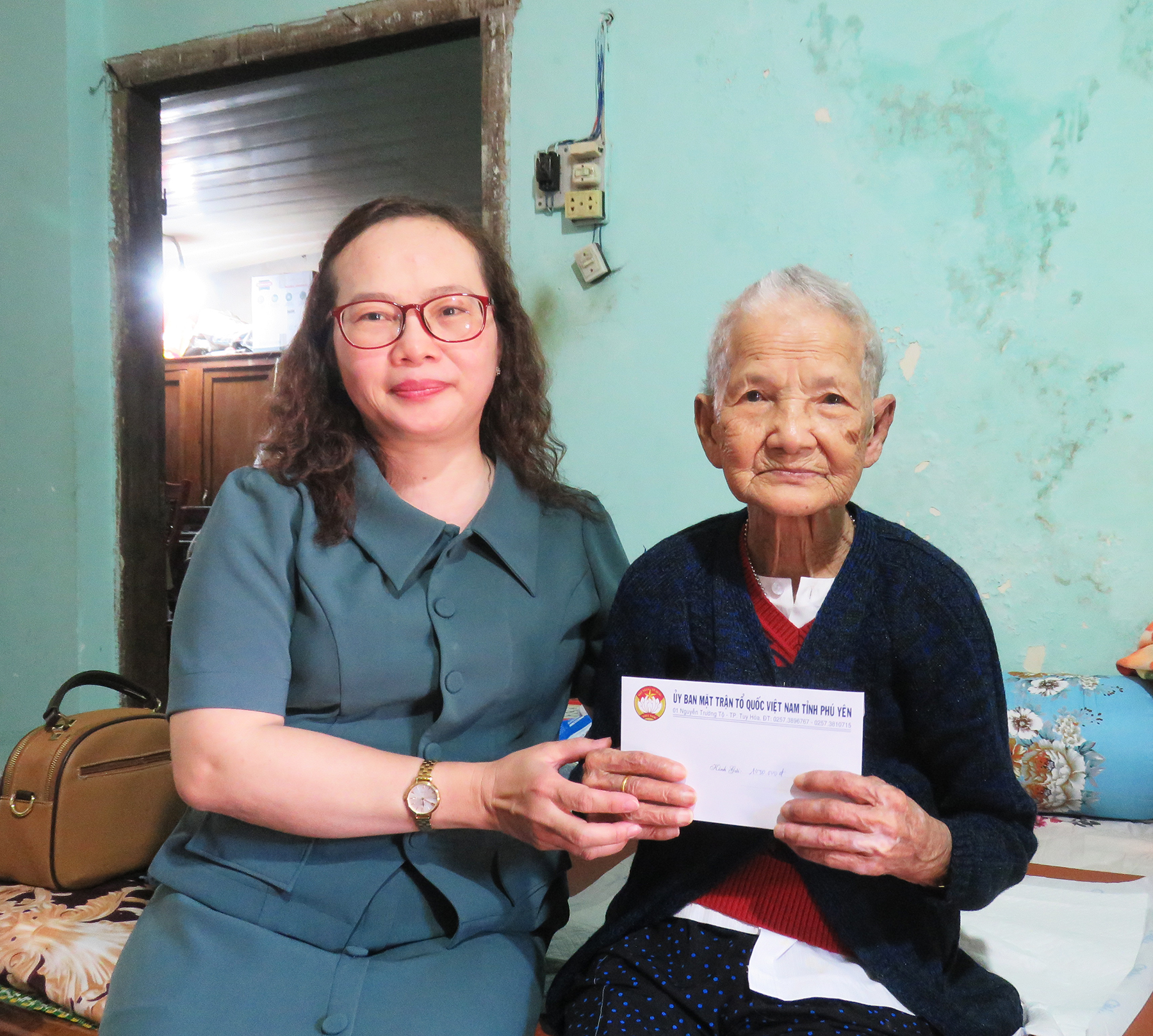 Thăm hỏi, tặng quà các Mẹ Việt Nam anh hùng