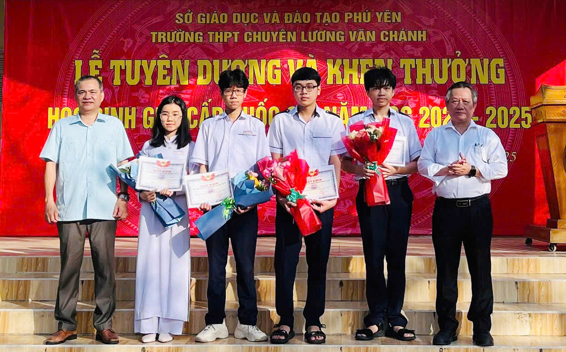 Tuyên dương, khen thưởng học sinh đạt giải học sinh giỏi quốc gia
