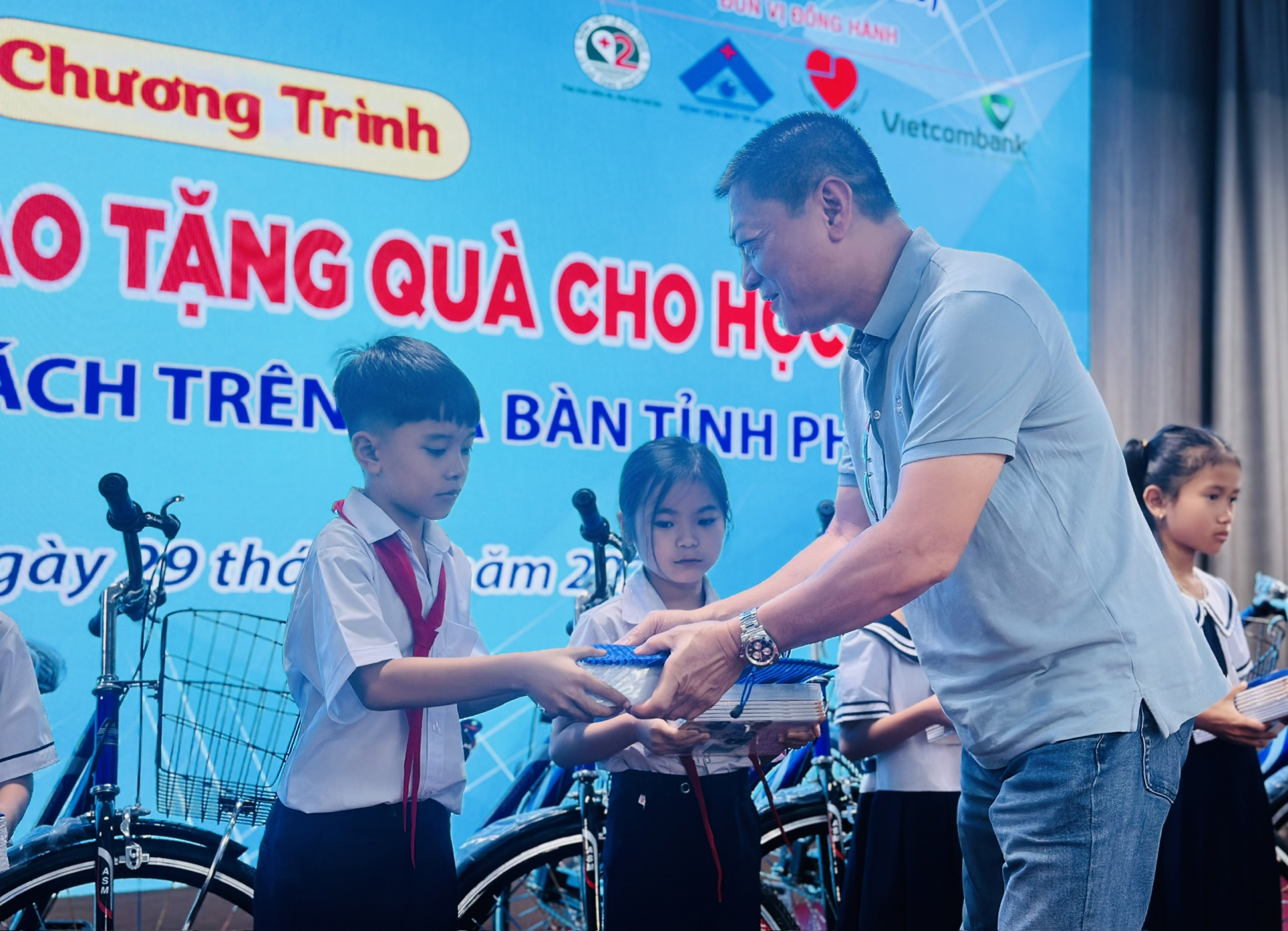Chuỗi hoạt động ý nghĩa của đoàn chuyên gia, bác sĩ TP Hồ Chí Minh