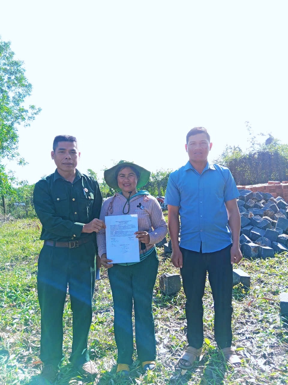 Cựu chiến binh hiến đất giúp người nghèo xây nhà