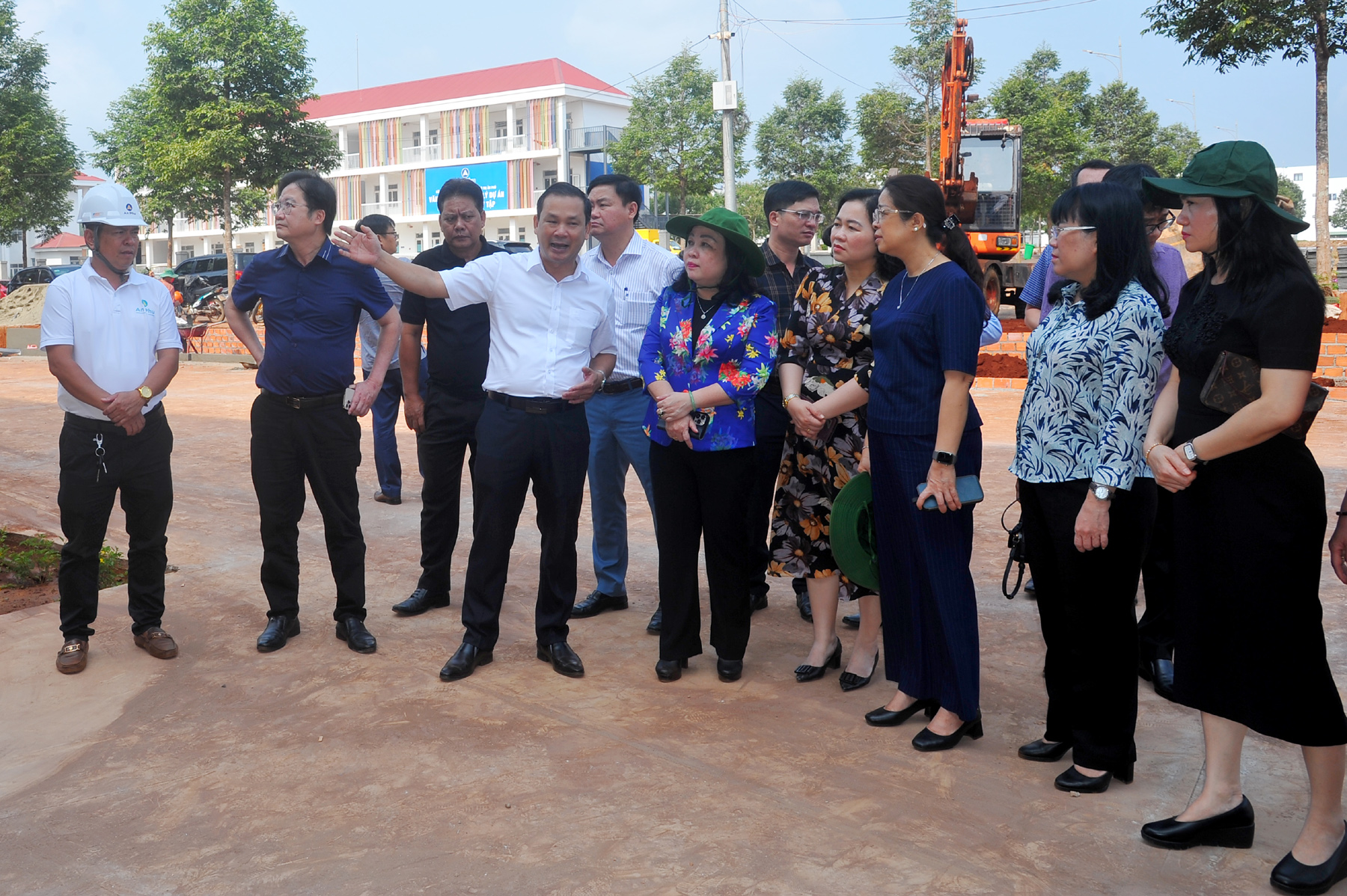 Lãnh đạo Phú Yên thăm một số công trình, nhà công vụ ở Đắk Lắk