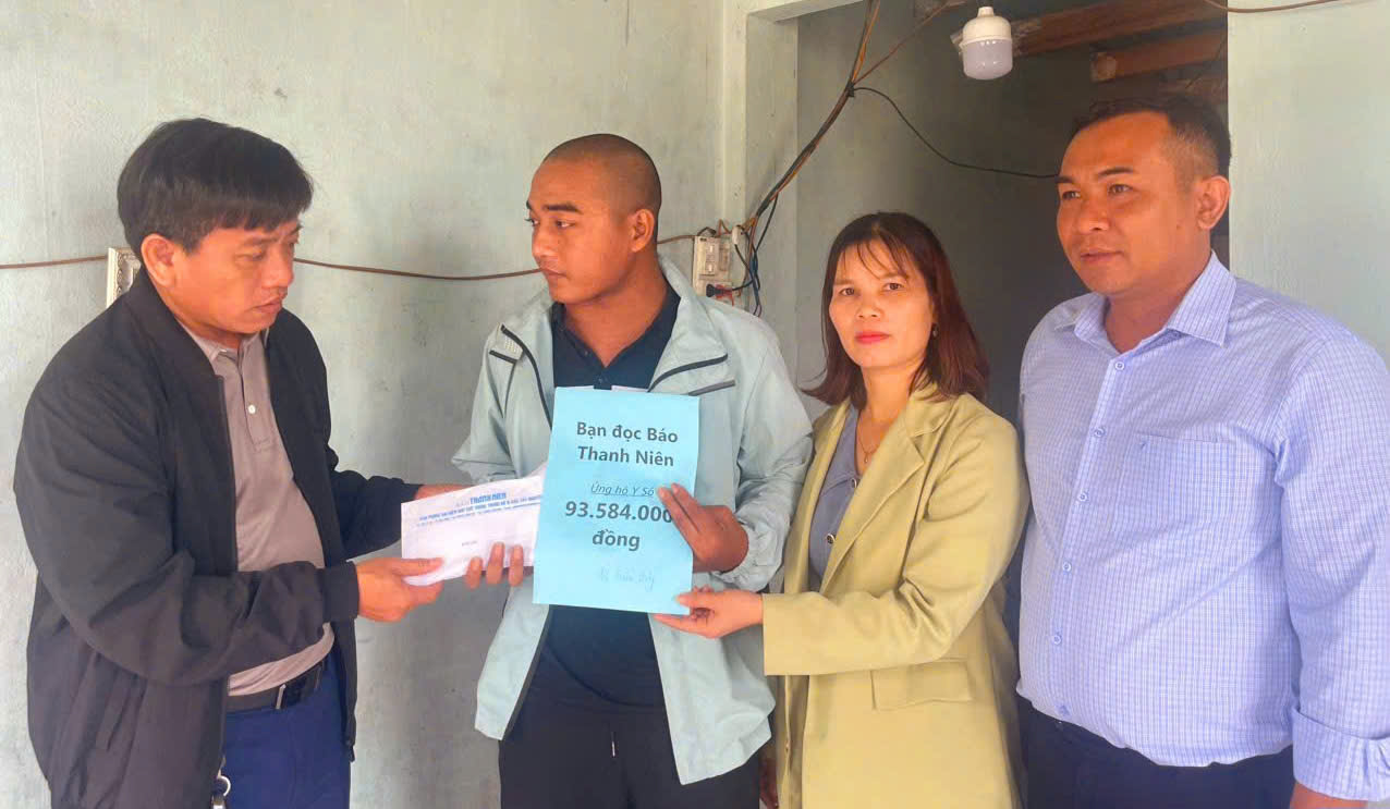 Trao 94 triệu đồng giúp đỡ anh Y Sô