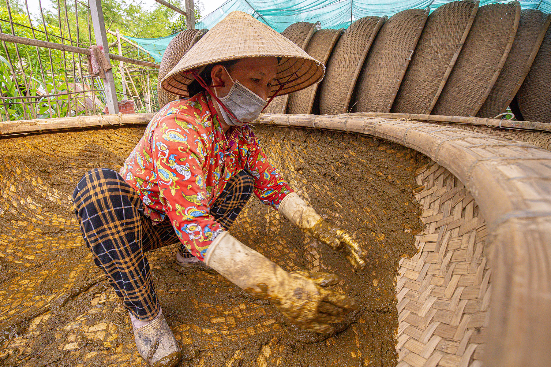 Trung bình thời gian làm một chiếc thúng mất từ 7-10 ngày tùy theo kích cỡ; giá bán từ 1,8-3 triệu đồng/chiếc