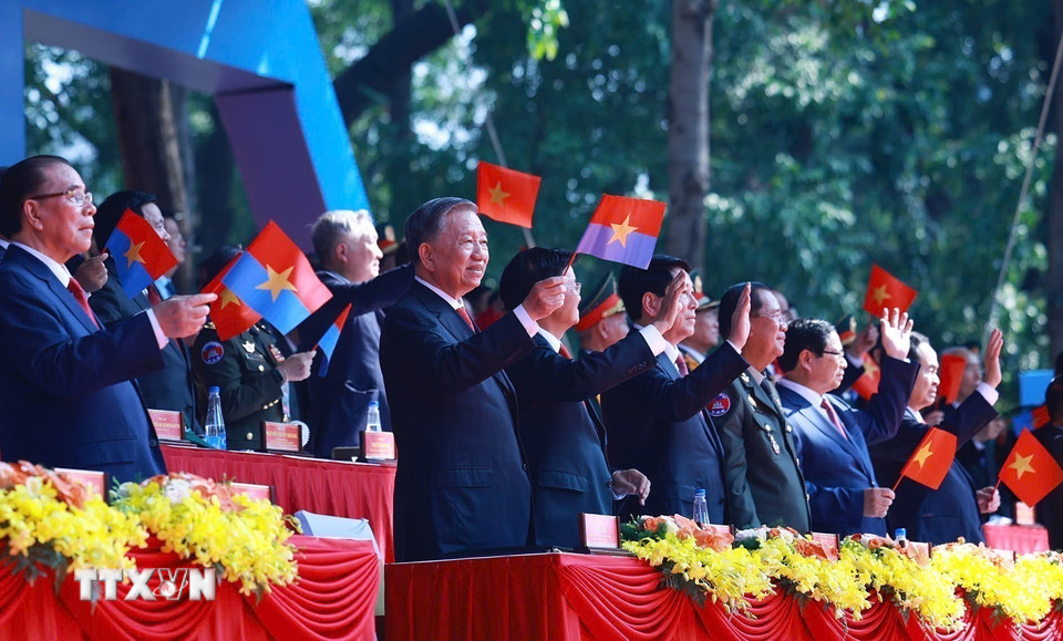 Hình ảnh ấn tượng tại Lễ diễu binh, diễu hành kỷ niệm 50 năm thống nhất đất nước