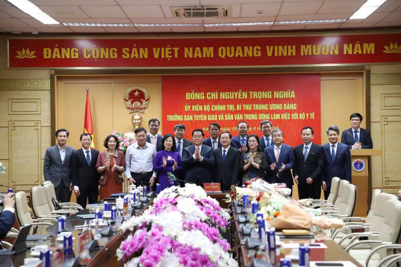 Đồng hành vì sự nghiệp chăm sóc sức khỏe Nhân dân

                                                                                               