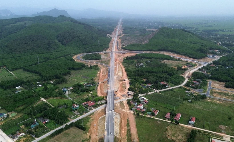 Thủ tướng: Đẩy nhanh tiến độ, hoàn thành 3.000km đường bộ cao tốc trong năm 2025