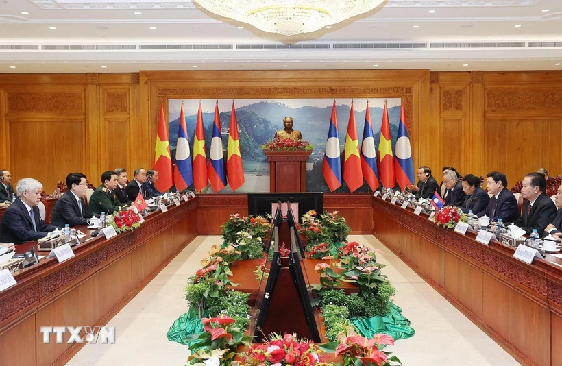 Dành ưu tiên cao nhất cho việc củng cố và tăng cường quan hệ Việt Nam - Lào