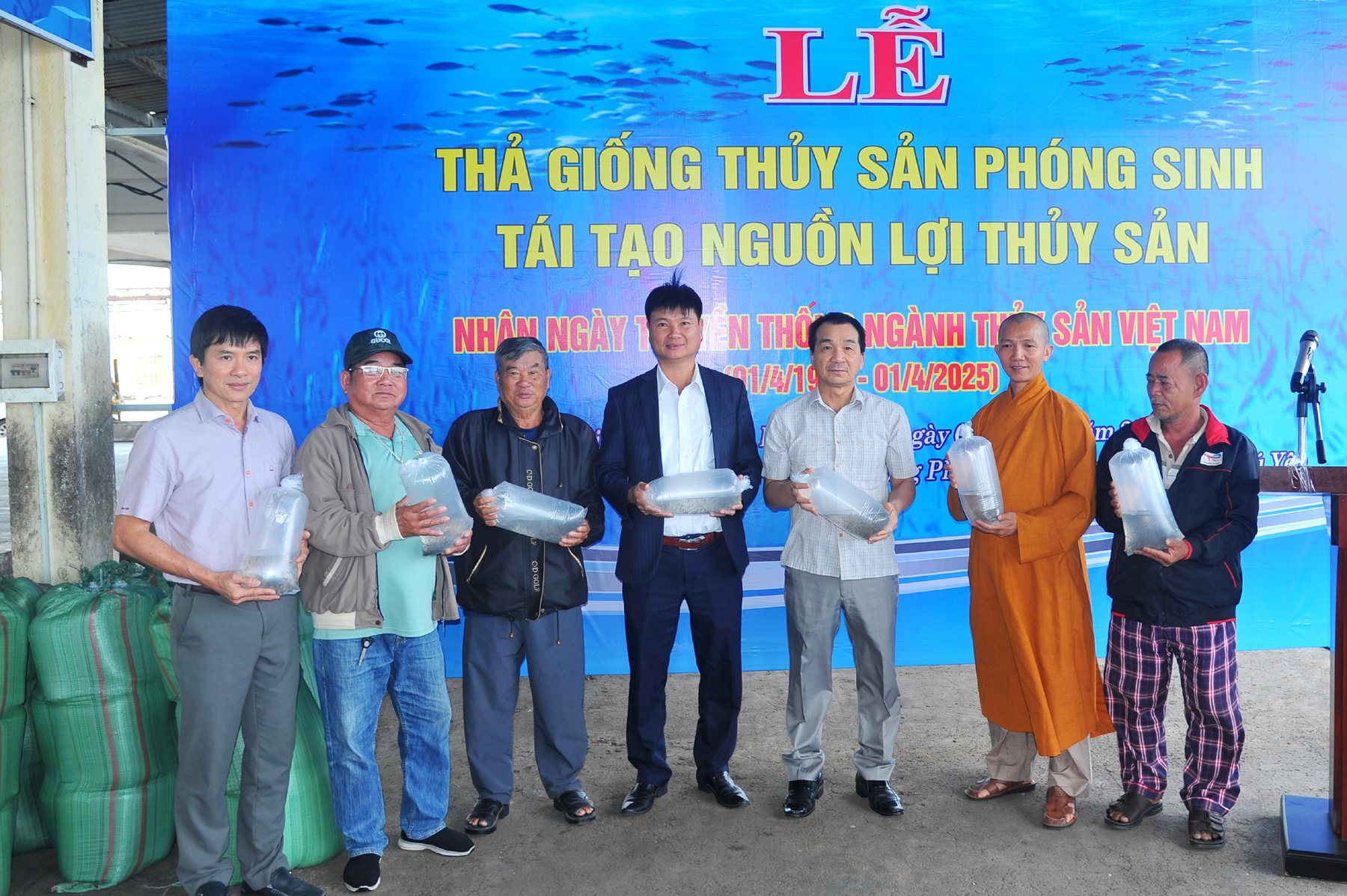 Thả hơn 1 triệu con tôm sú giống tái tạo nguồn lợi thủy sản