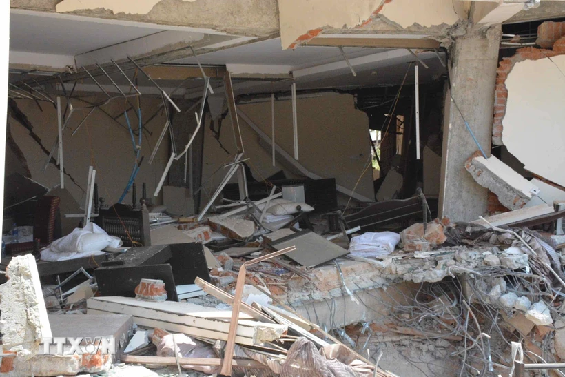 Đội cứu hộ quân đội Việt Nam giải cứu thành công 1 người dưới đống đổ nát