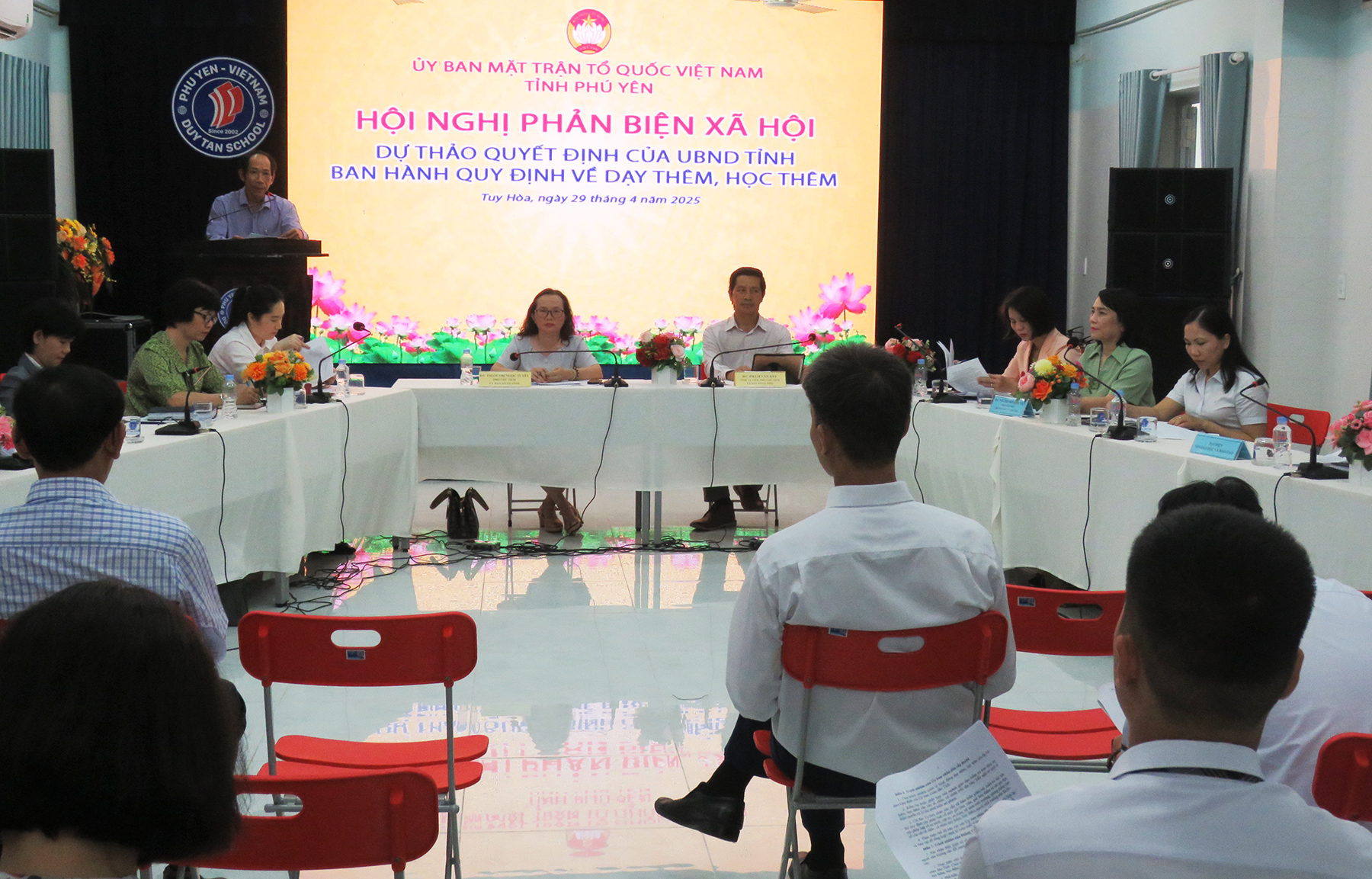 Lắng nghe ý kiến phản biện về dạy thêm, học thêm