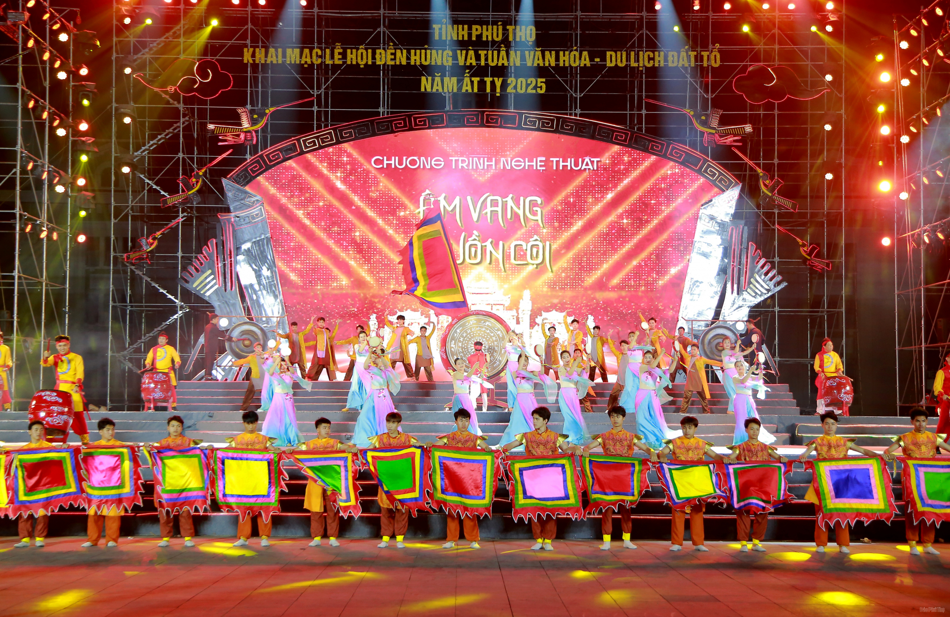 Về miền đất Tổ