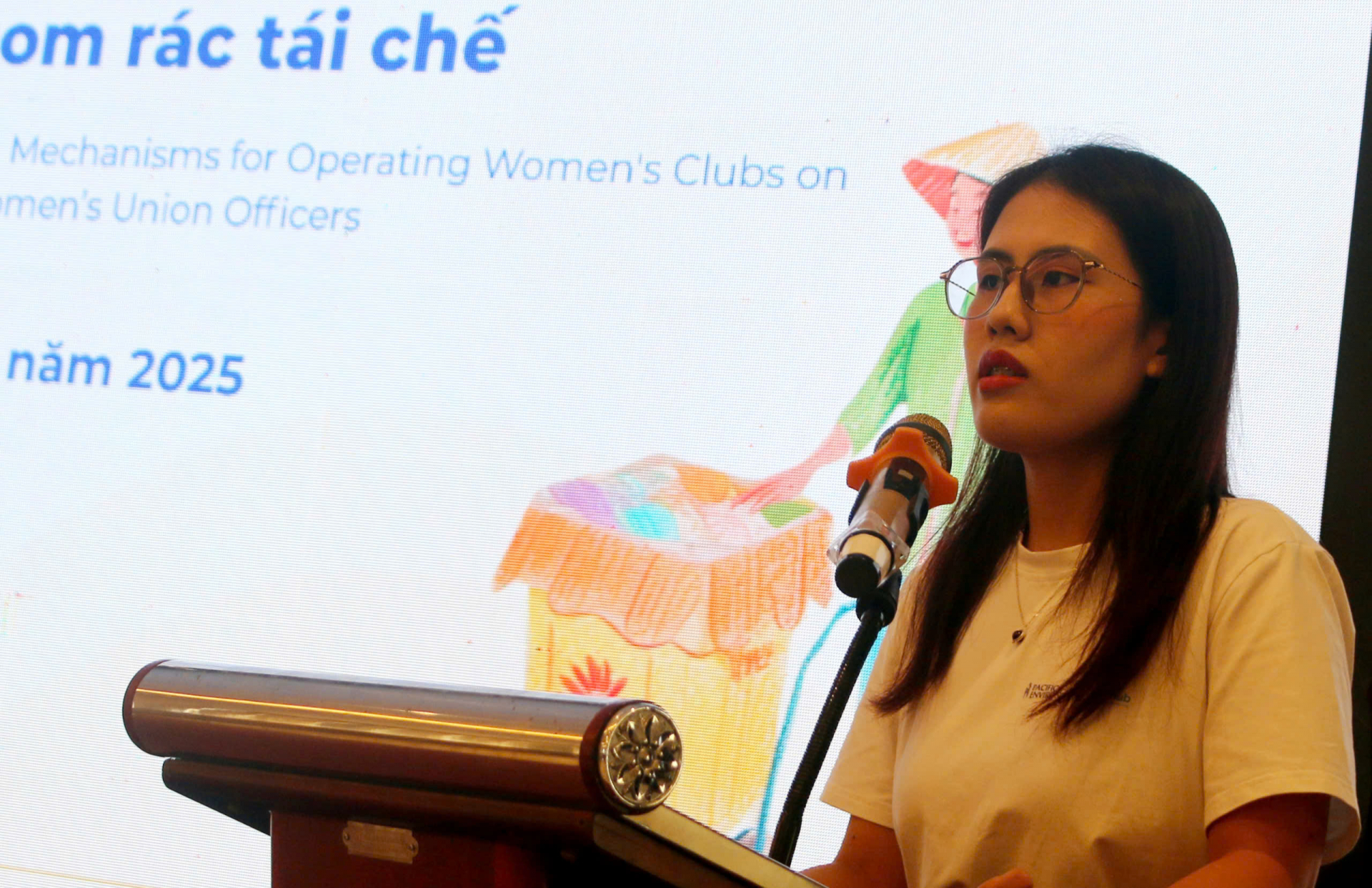 Nâng cao năng lực quản lý, vận hành CLB Phụ nữ thu gom rác tái chế